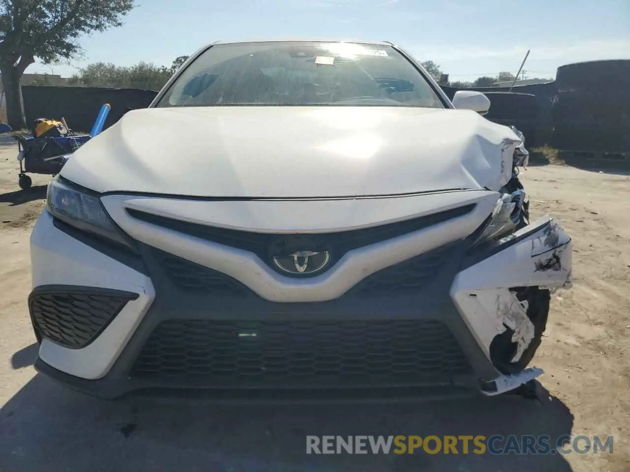 5 fotografías del automóvil dañado 4T1T11AK2RU878286 TOYOTA CAMRY 2024