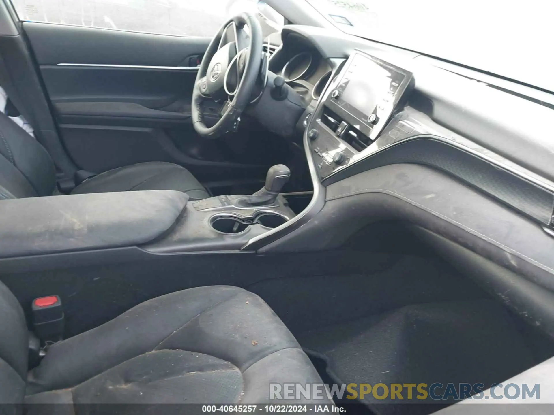 5 fotografías del automóvil dañado 4T1T11AK2RU897422 TOYOTA CAMRY 2024