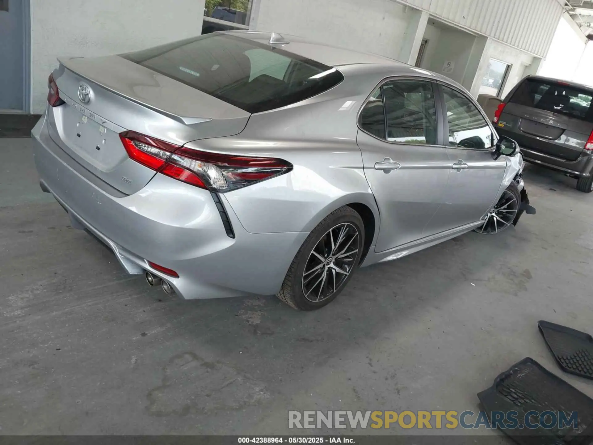 4 fotografías del automóvil dañado 4T1T11AK2RU918253 TOYOTA CAMRY 2024