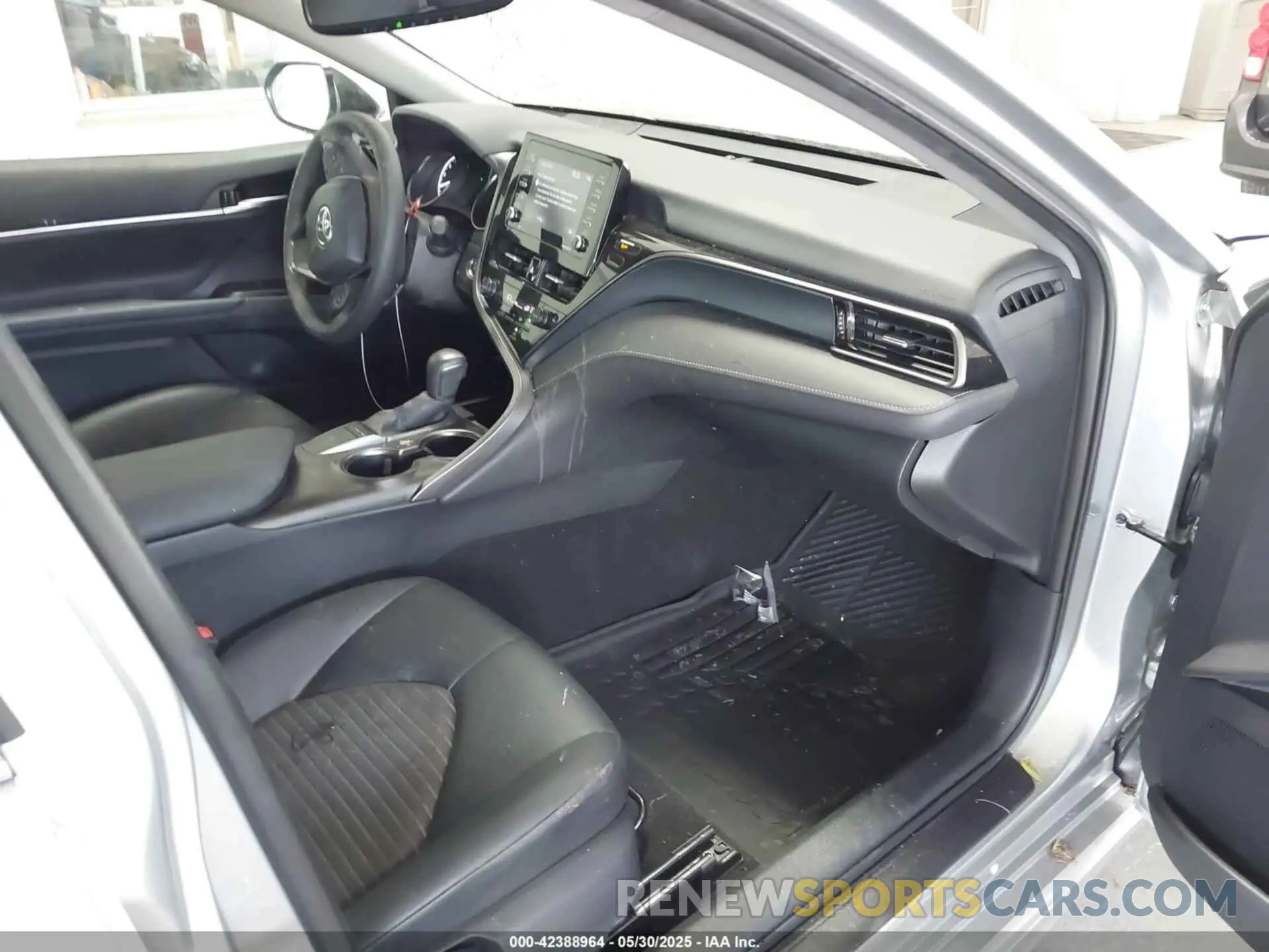 5 fotografías del automóvil dañado 4T1T11AK2RU918253 TOYOTA CAMRY 2024