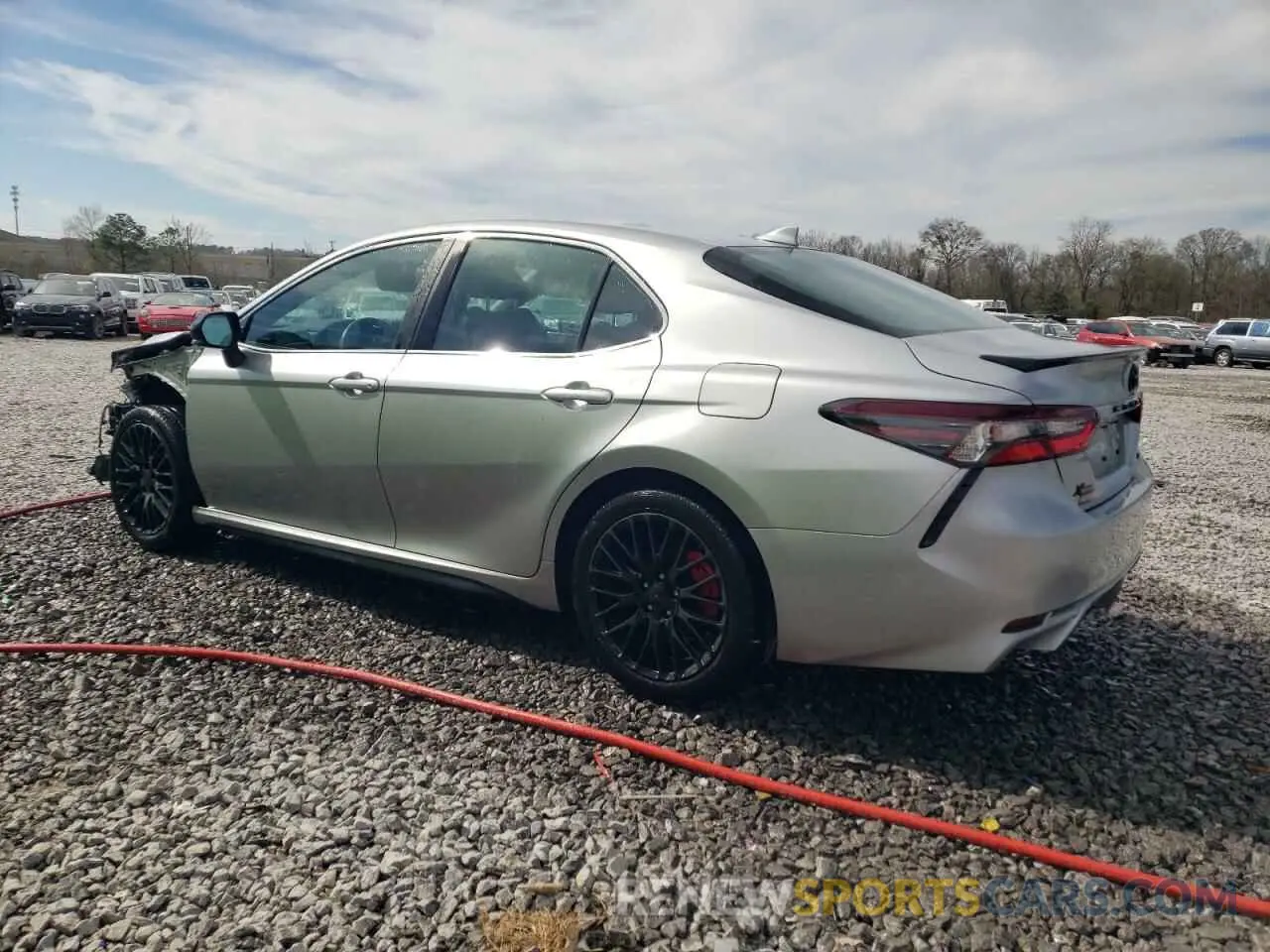 2 fotografías del automóvil dañado 4T1T11AK3RU842767 TOYOTA CAMRY 2024