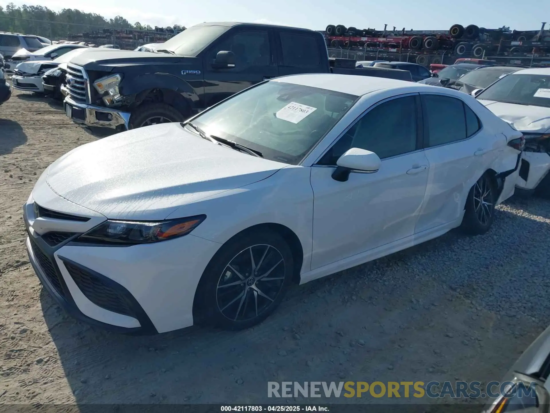 2 fotografías del automóvil dañado 4T1T11AK3RU870097 TOYOTA CAMRY 2024