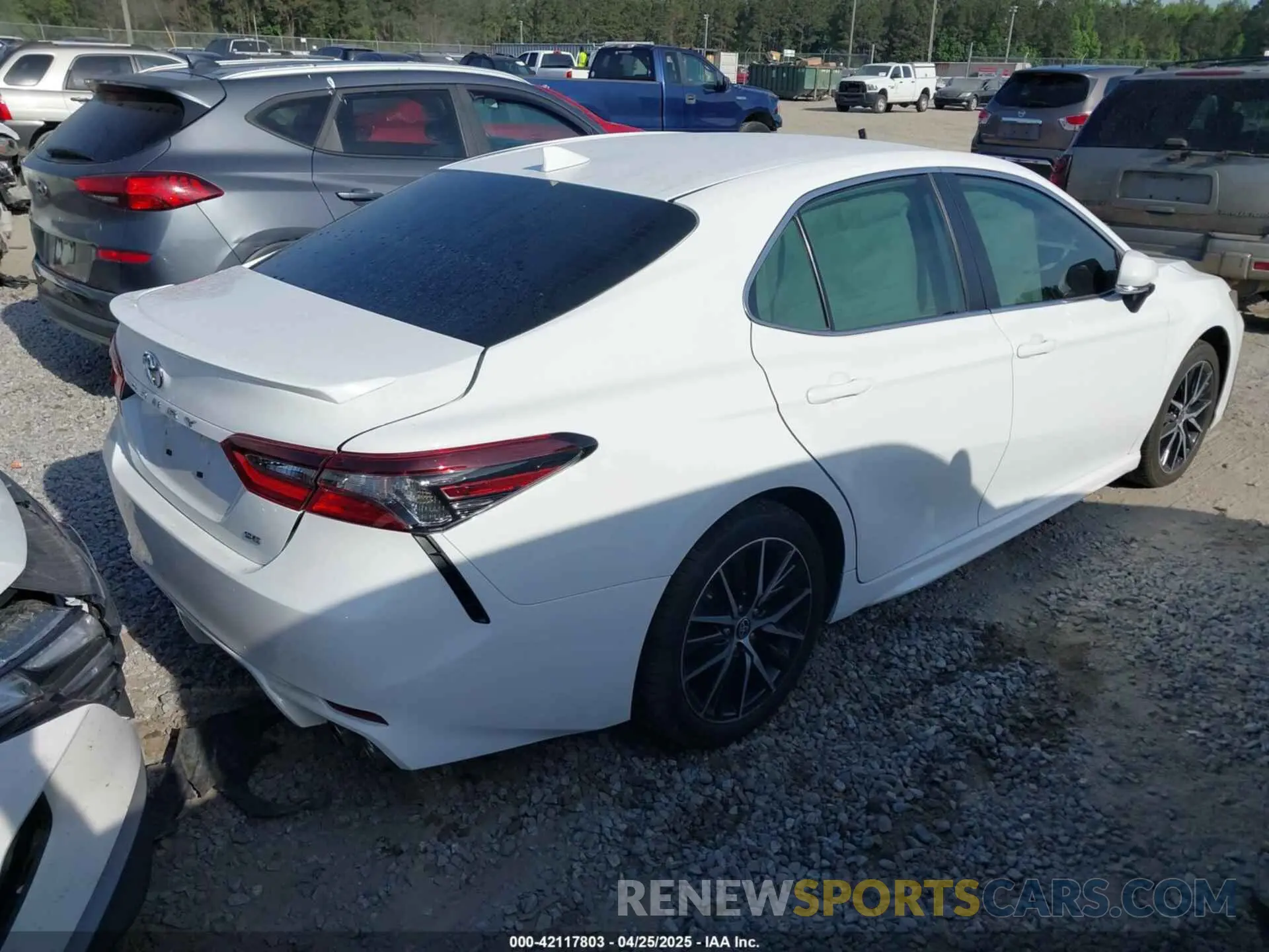 4 fotografías del automóvil dañado 4T1T11AK3RU870097 TOYOTA CAMRY 2024