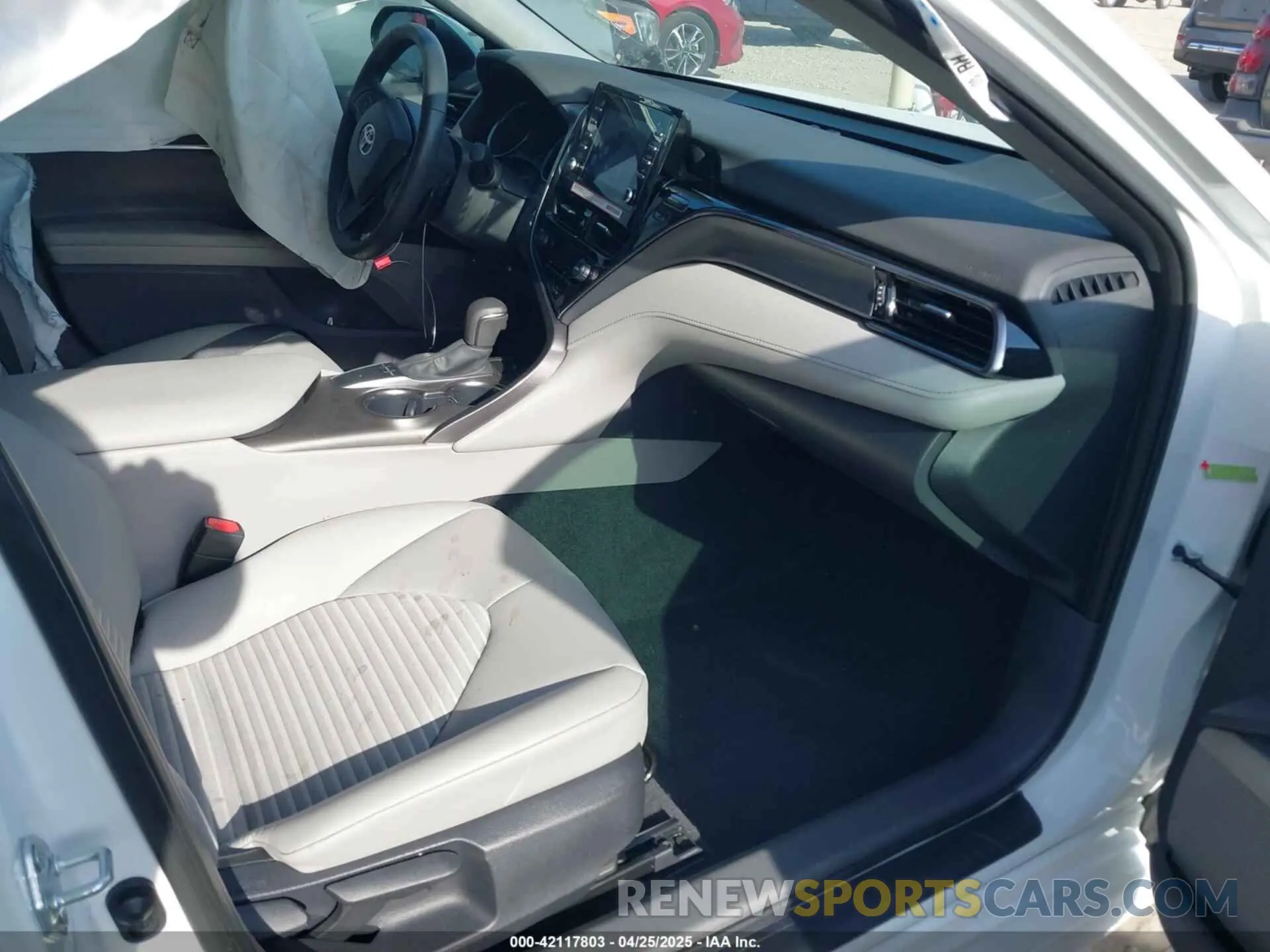 5 fotografías del automóvil dañado 4T1T11AK3RU870097 TOYOTA CAMRY 2024