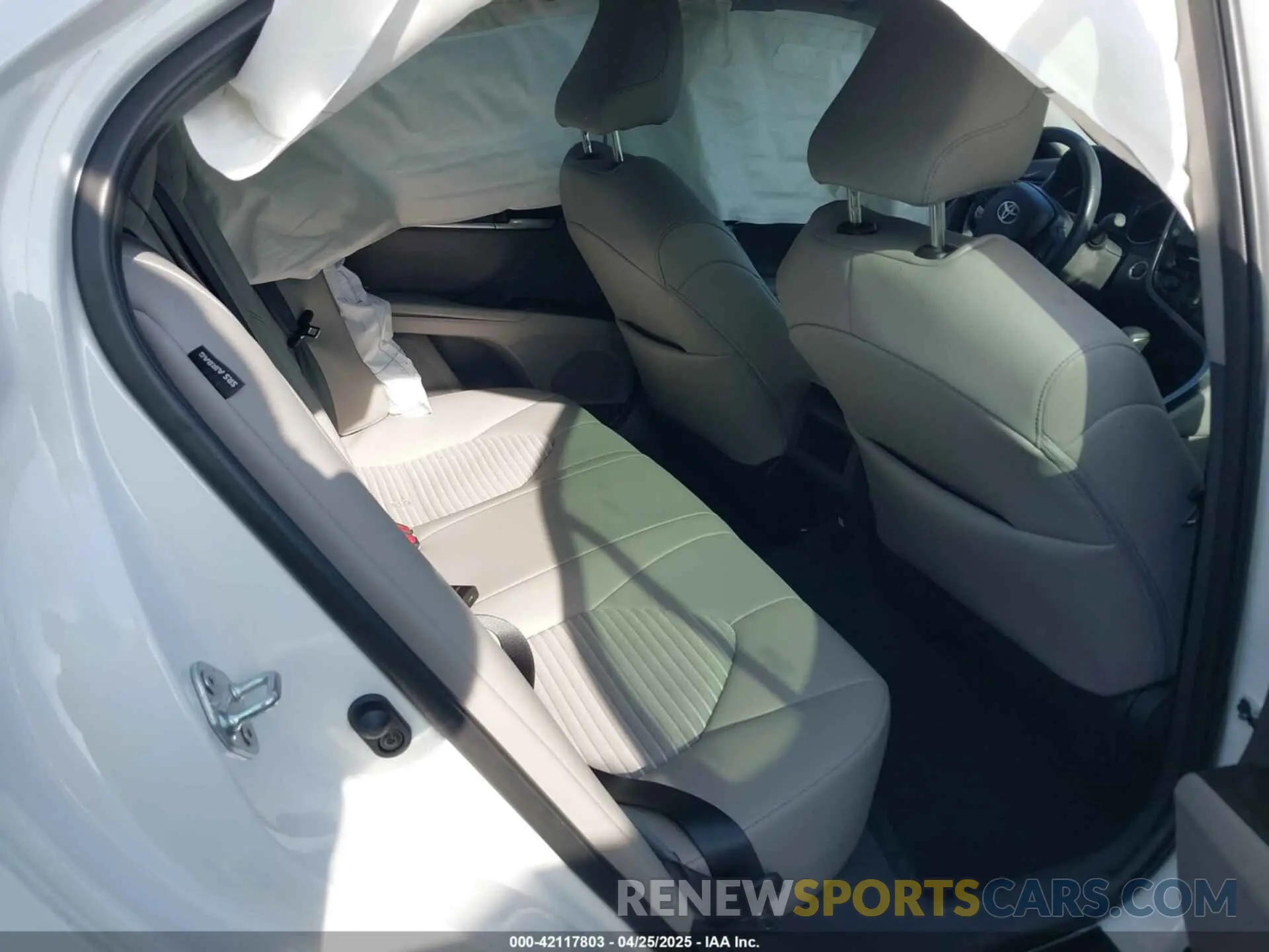 8 fotografías del automóvil dañado 4T1T11AK3RU870097 TOYOTA CAMRY 2024
