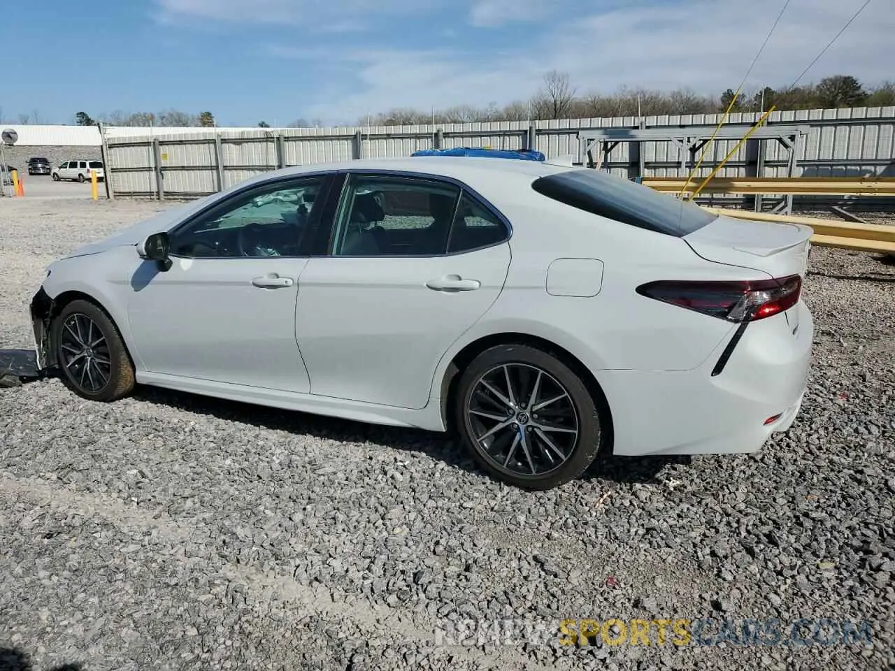 2 fotografías del automóvil dañado 4T1T11AK4RU210487 TOYOTA CAMRY 2024
