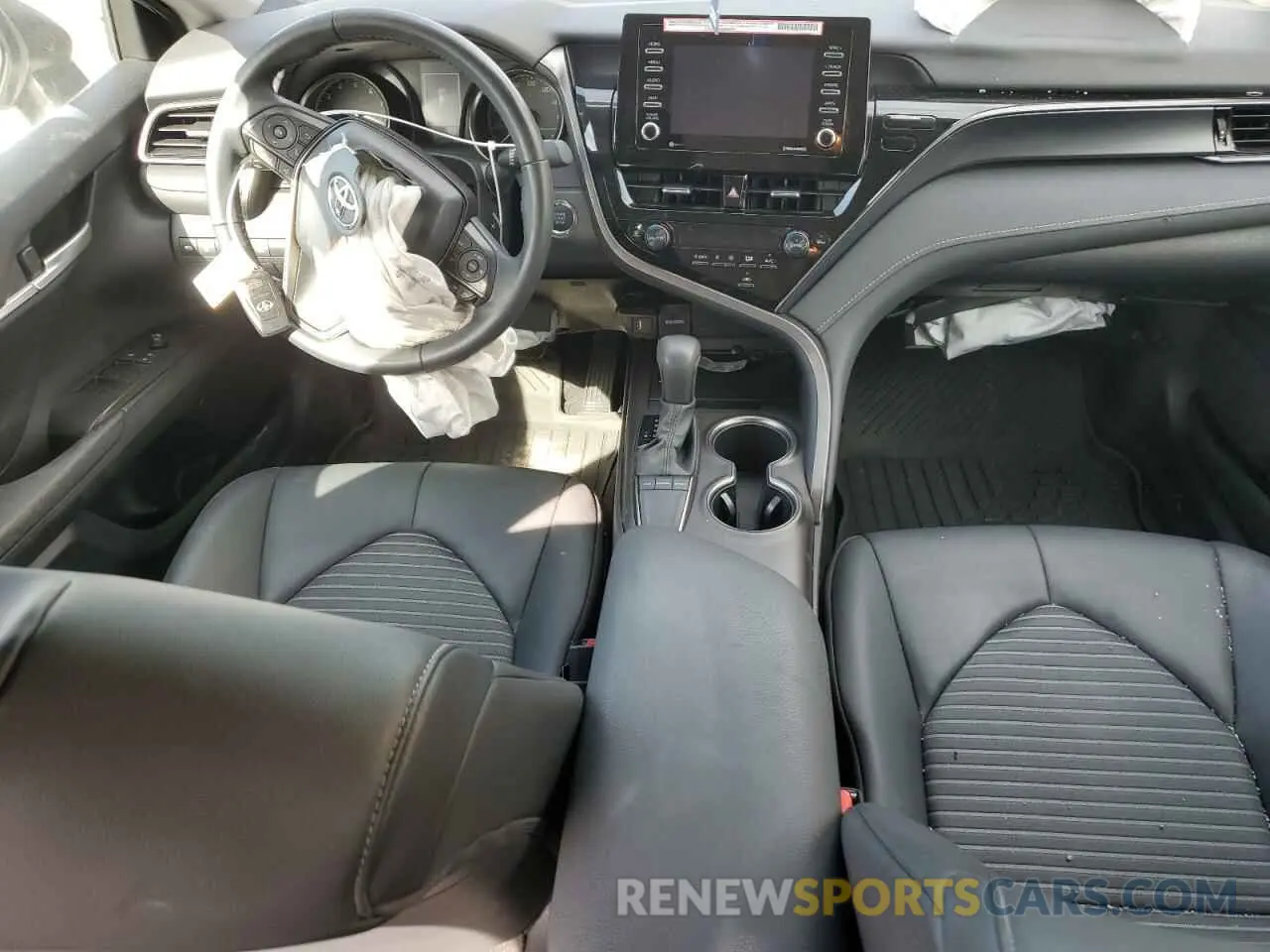 8 fotografías del automóvil dañado 4T1T11AK4RU210487 TOYOTA CAMRY 2024
