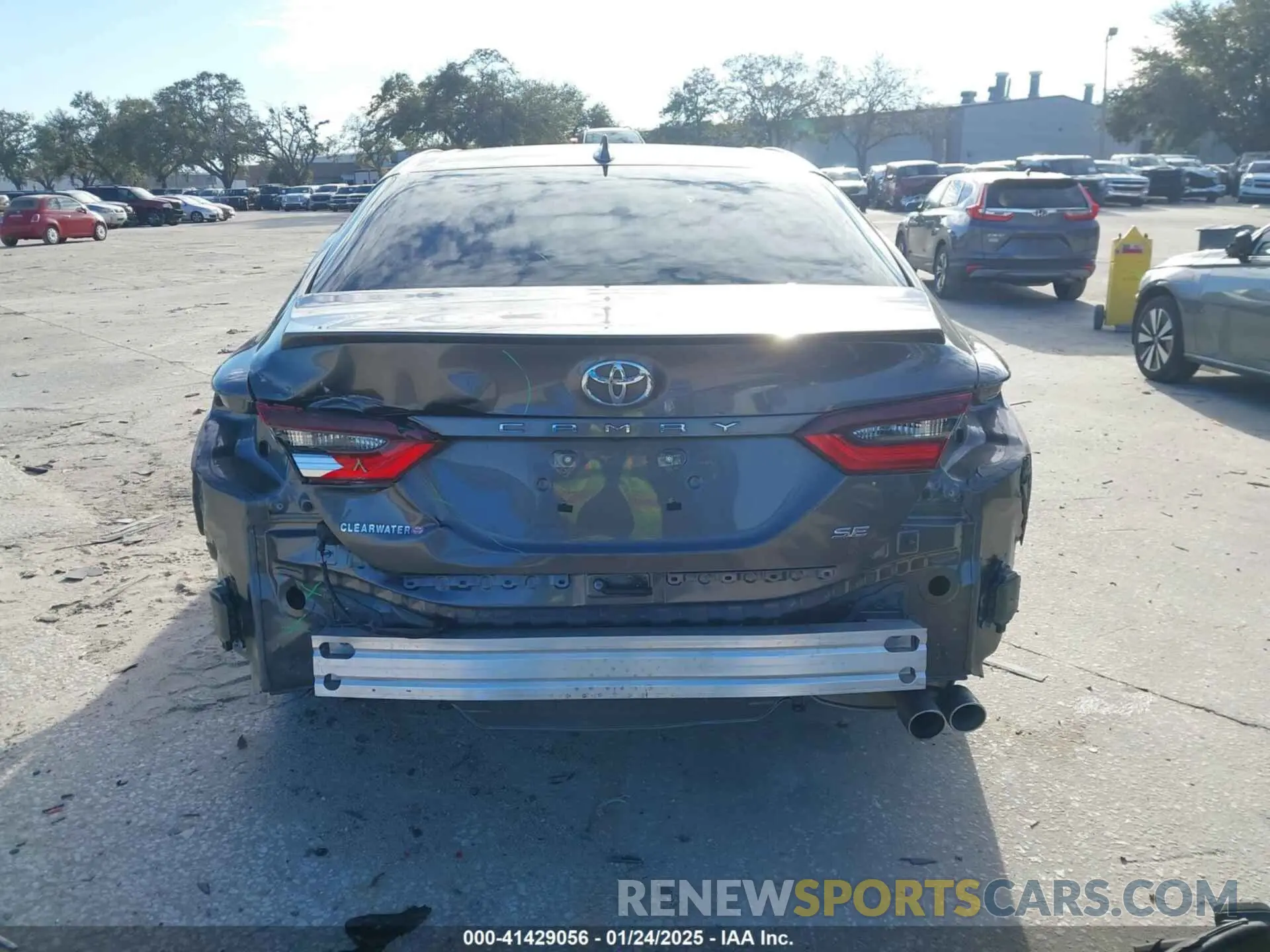 17 fotografías del automóvil dañado 4T1T11AK4RU849176 TOYOTA CAMRY 2024
