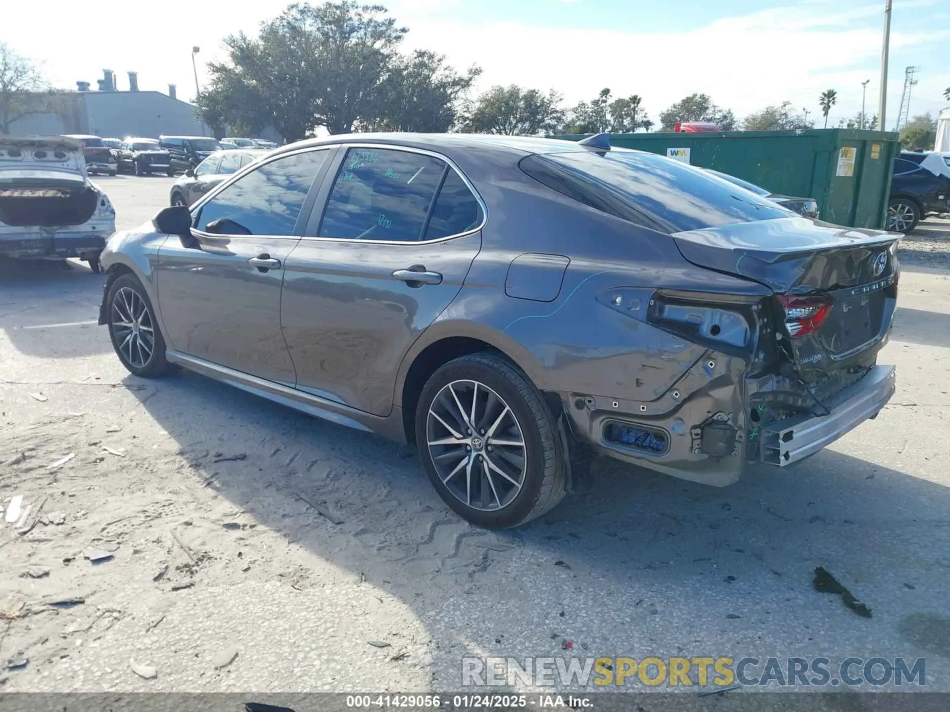 3 fotografías del automóvil dañado 4T1T11AK4RU849176 TOYOTA CAMRY 2024