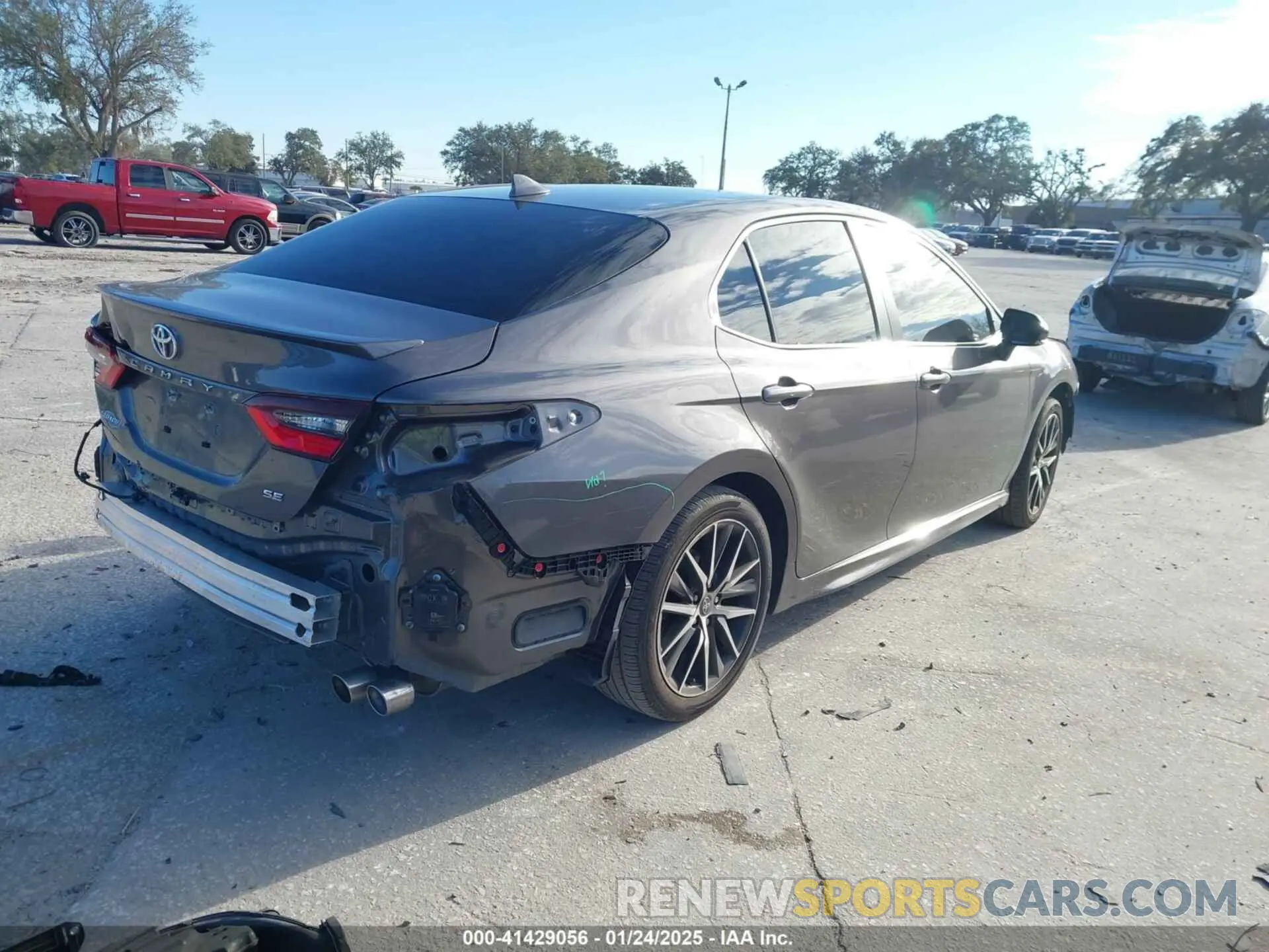 4 fotografías del automóvil dañado 4T1T11AK4RU849176 TOYOTA CAMRY 2024