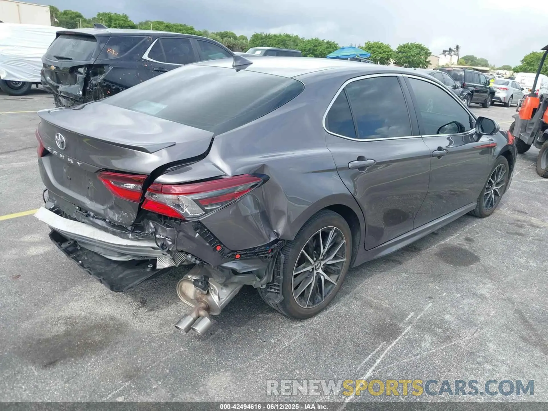 4 fotografías del automóvil dañado 4T1T11AK4RU871436 TOYOTA CAMRY 2024