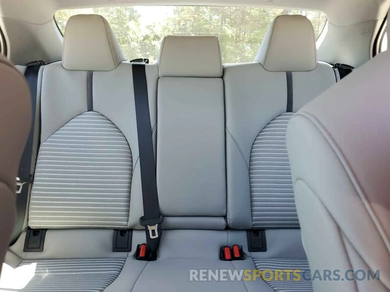 10 fotografías del automóvil dañado 4T1T11AK4RU893470 TOYOTA CAMRY 2024