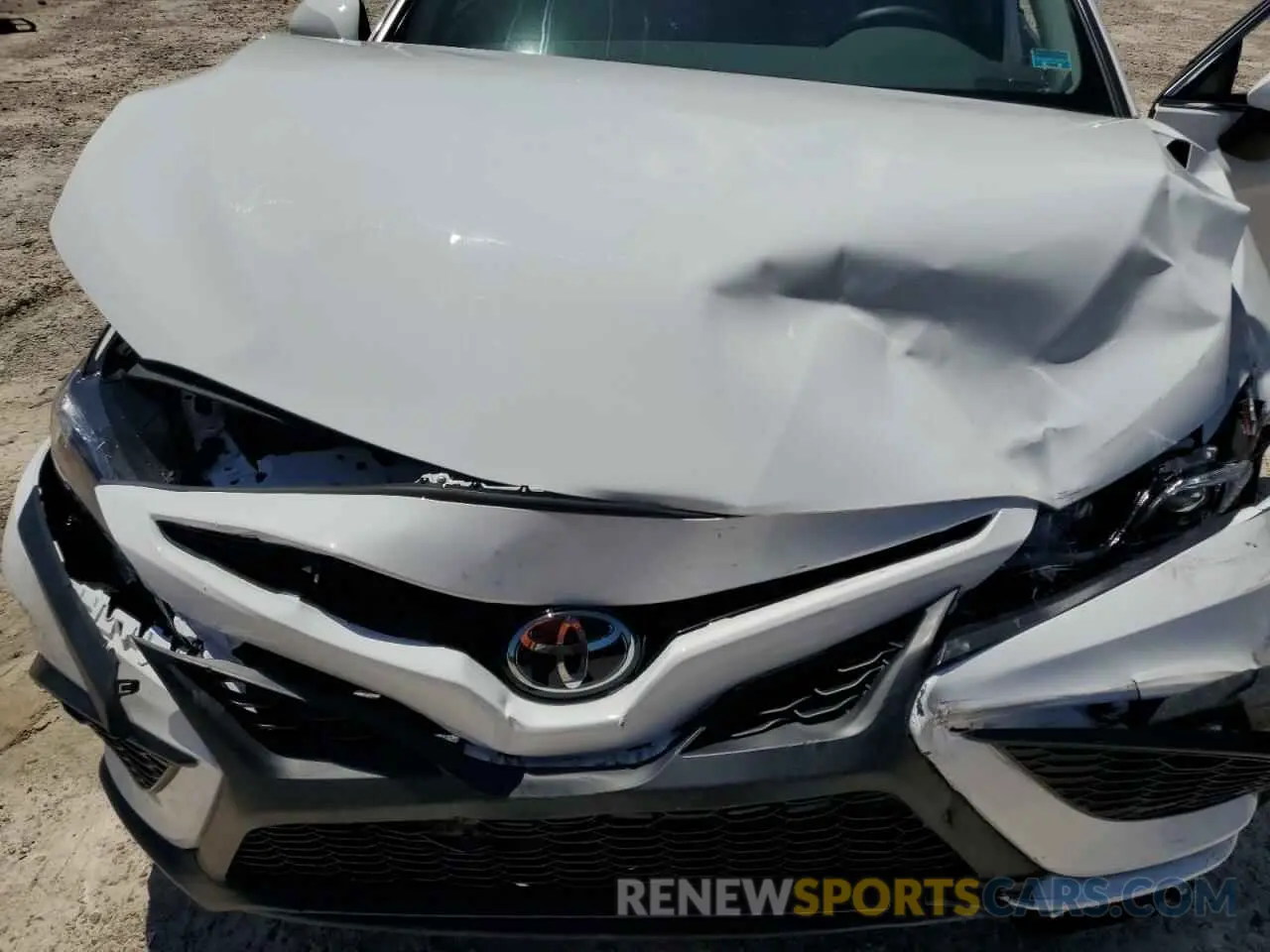 12 fotografías del automóvil dañado 4T1T11AK4RU893470 TOYOTA CAMRY 2024