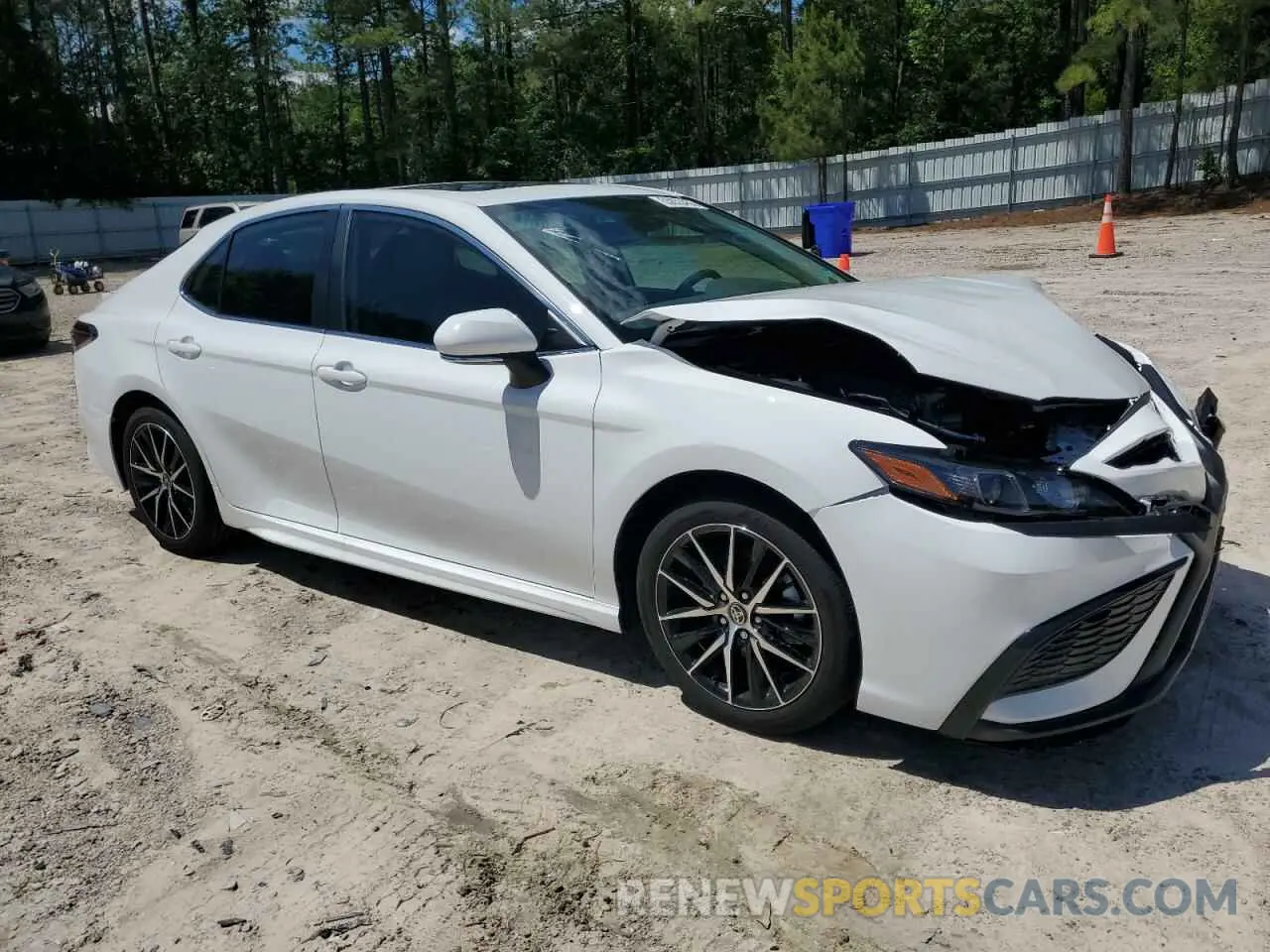 4 fotografías del automóvil dañado 4T1T11AK4RU893470 TOYOTA CAMRY 2024