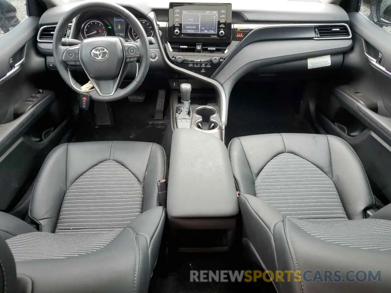 8 fotografías del automóvil dañado 4T1T11AK4RU903589 TOYOTA CAMRY 2024