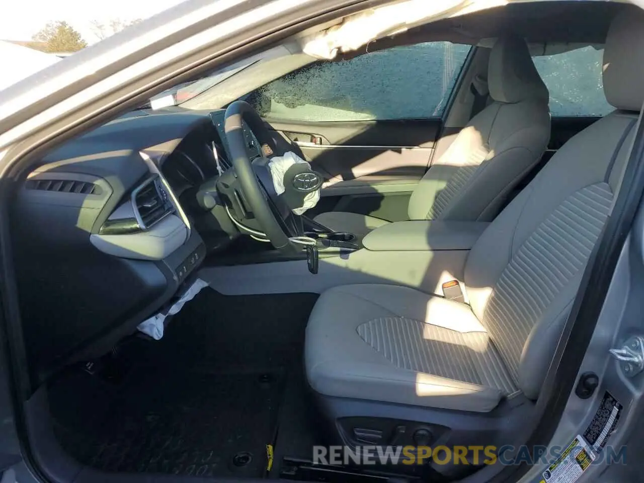 7 fotografías del automóvil dañado 4T1T11AK5RU840762 TOYOTA CAMRY 2024