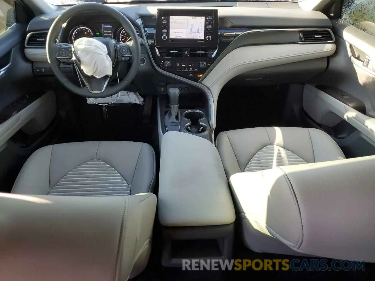 8 fotografías del automóvil dañado 4T1T11AK5RU840762 TOYOTA CAMRY 2024