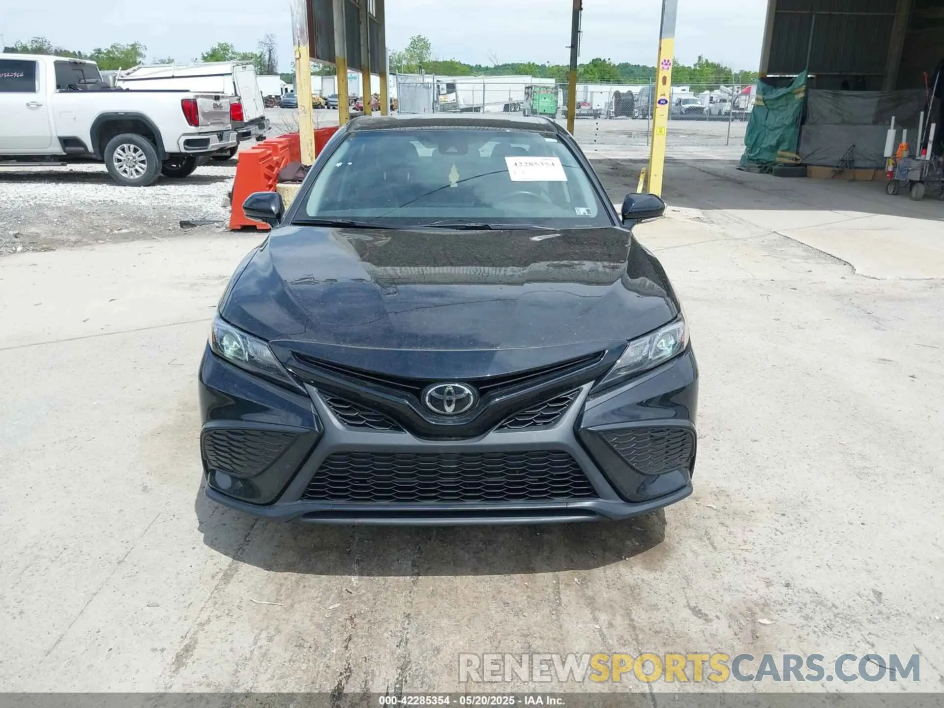 12 fotografías del automóvil dañado 4T1T11AK5RU853074 TOYOTA CAMRY 2024