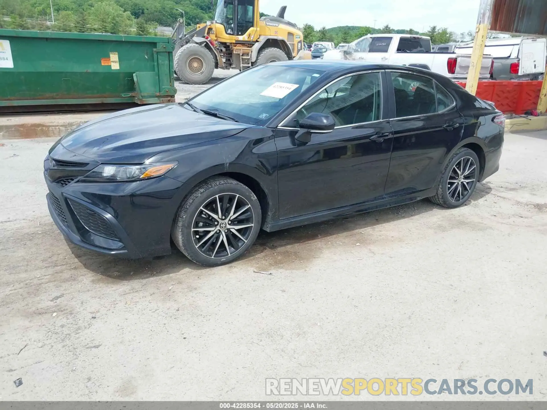 2 fotografías del automóvil dañado 4T1T11AK5RU853074 TOYOTA CAMRY 2024