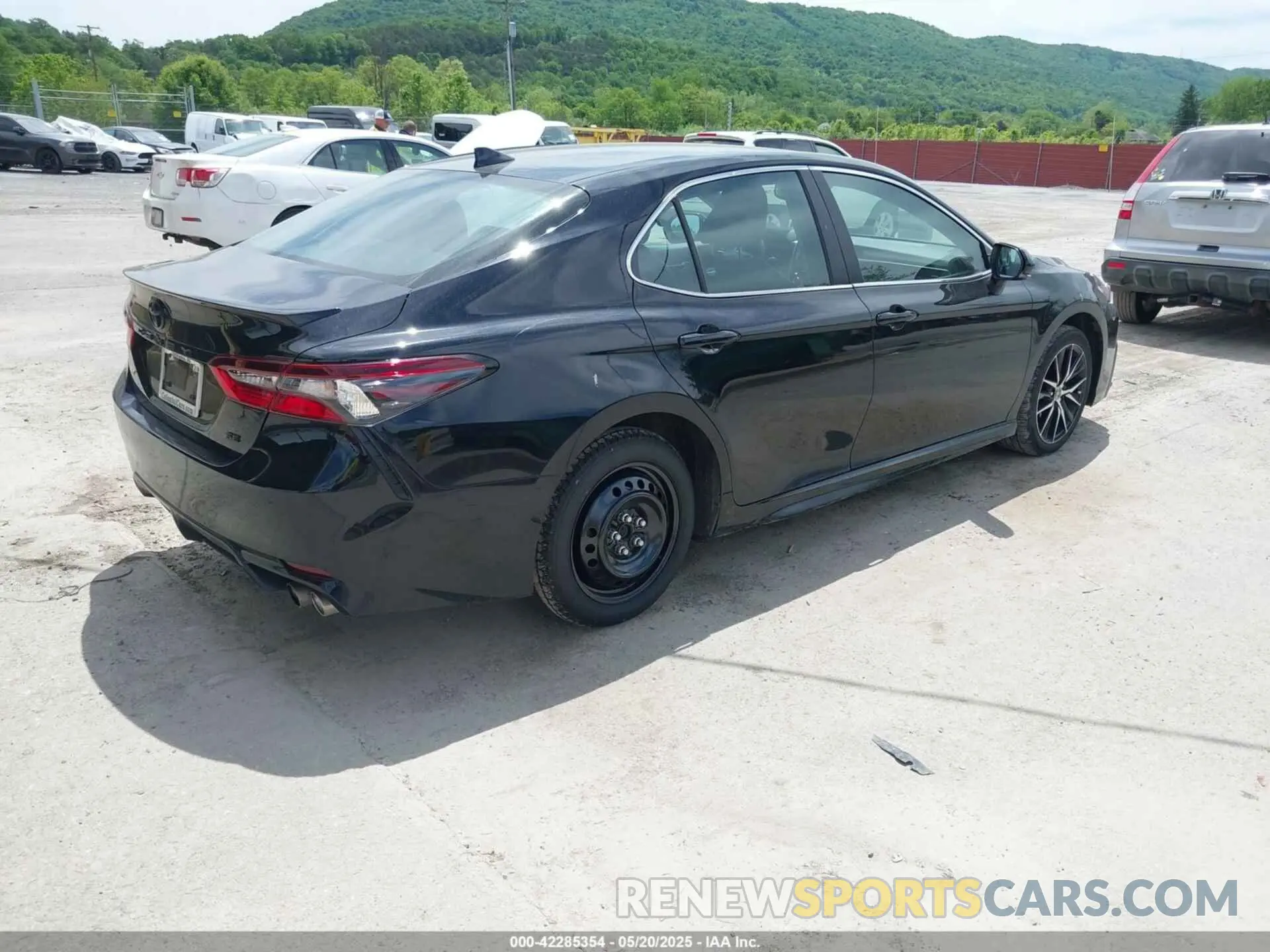 4 fotografías del automóvil dañado 4T1T11AK5RU853074 TOYOTA CAMRY 2024