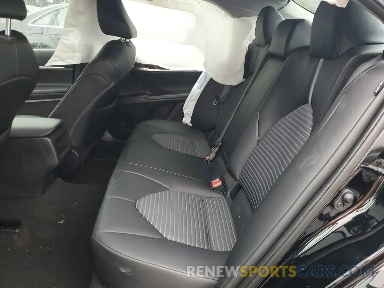 10 fotografías del automóvil dañado 4T1T11AK5RU855102 TOYOTA CAMRY 2024
