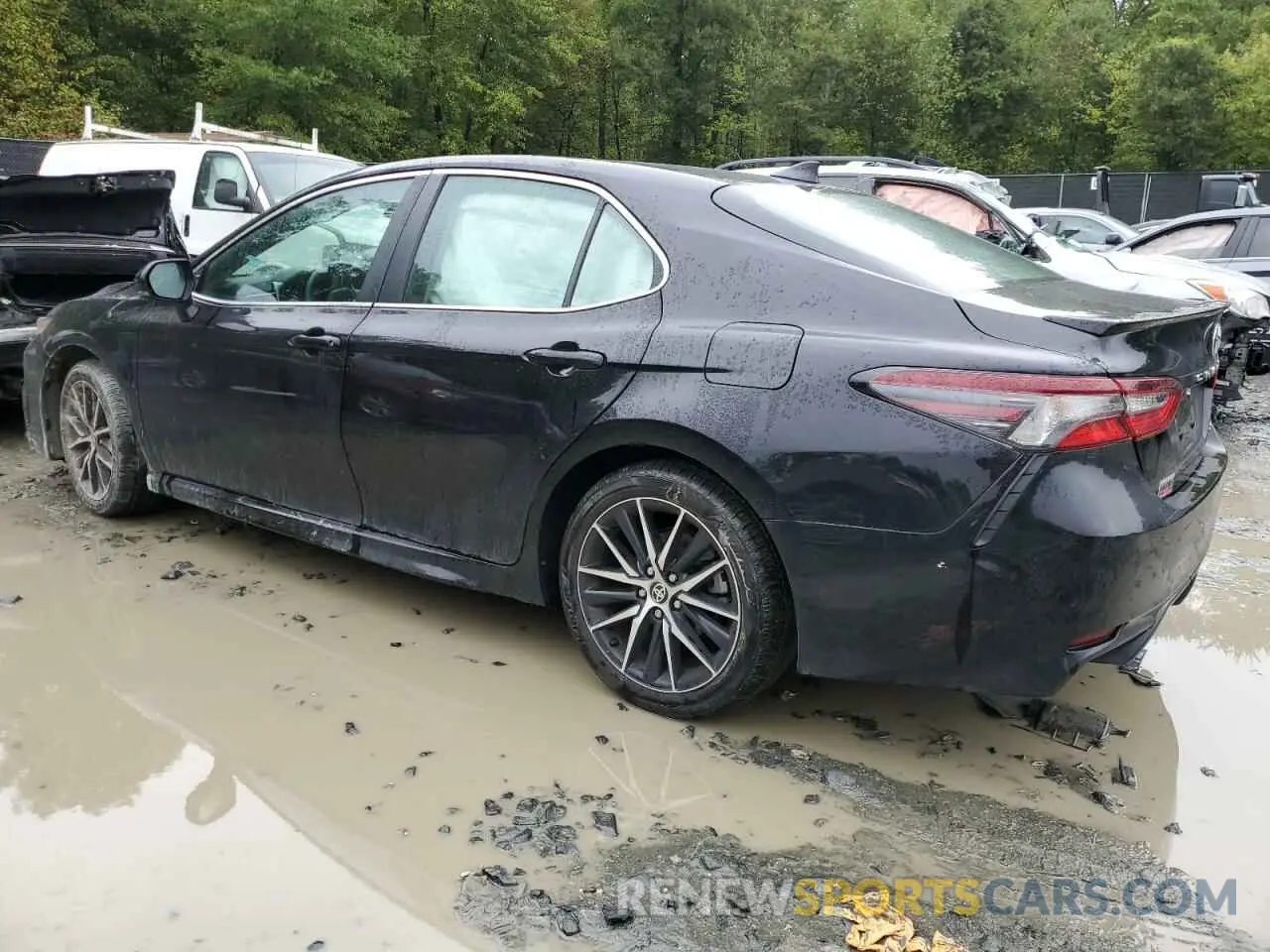 2 fotografías del automóvil dañado 4T1T11AK5RU855102 TOYOTA CAMRY 2024