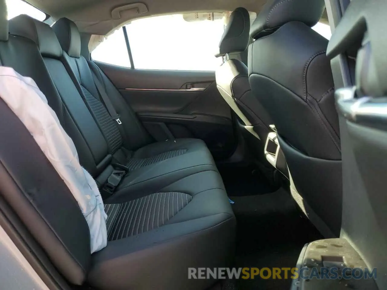10 fotografías del automóvil dañado 4T1T11AK6RU213911 TOYOTA CAMRY 2024