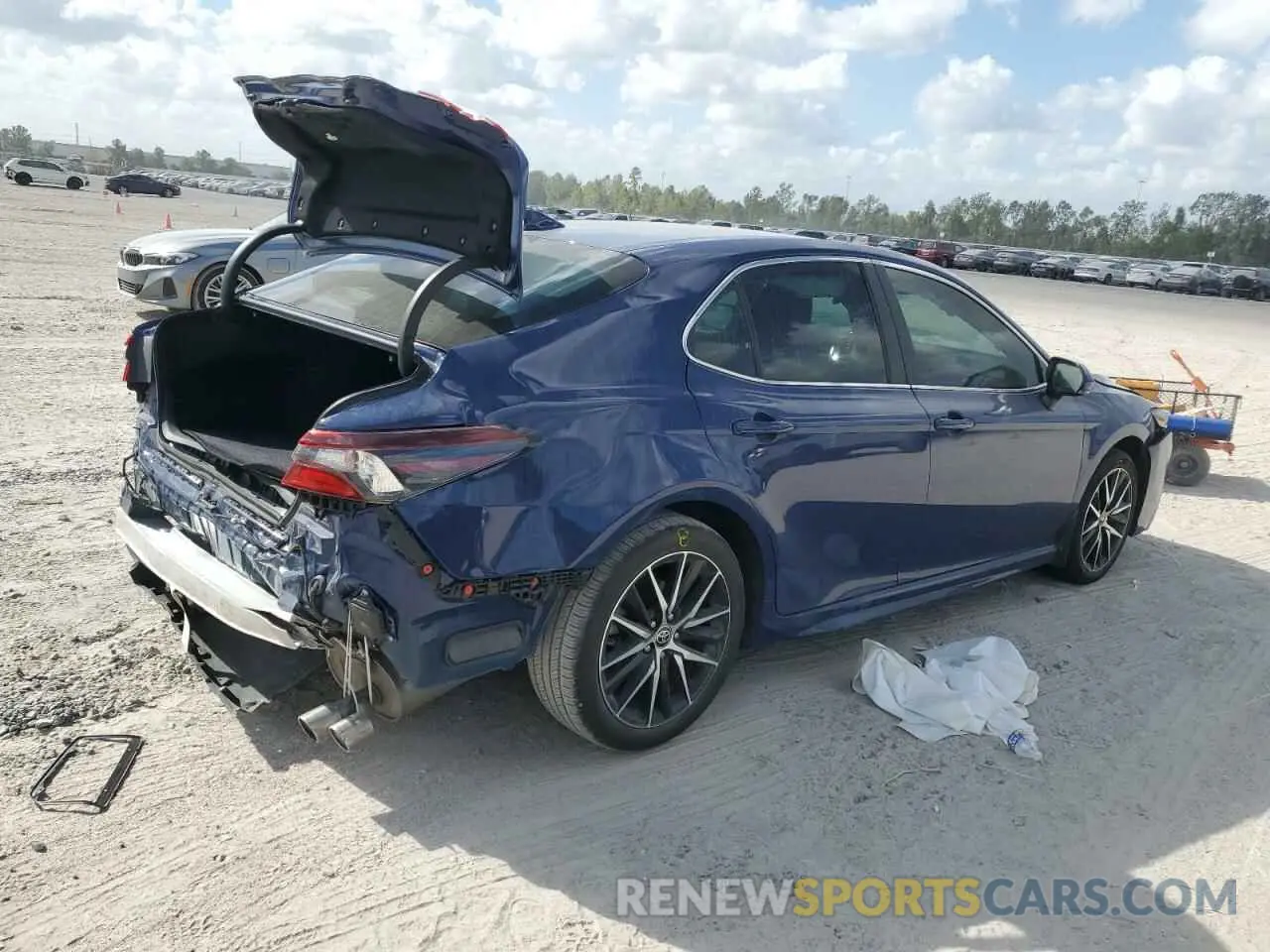 3 fotografías del automóvil dañado 4T1T11AK7RU234976 TOYOTA CAMRY 2024