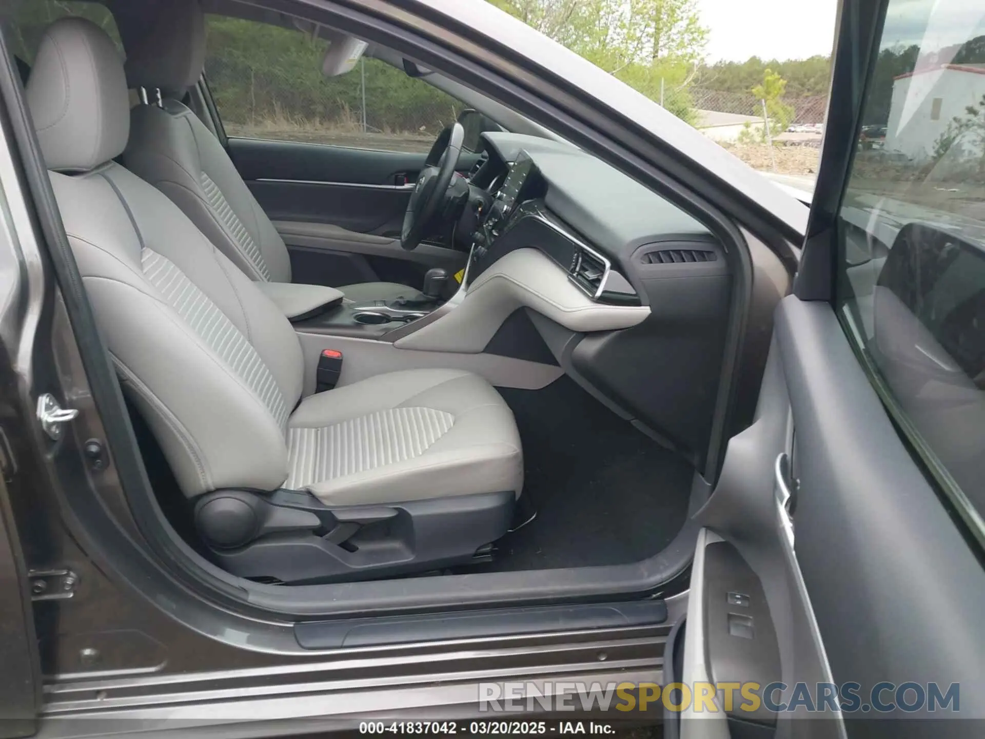5 fotografías del automóvil dañado 4T1T11AK7RU841802 TOYOTA CAMRY 2024