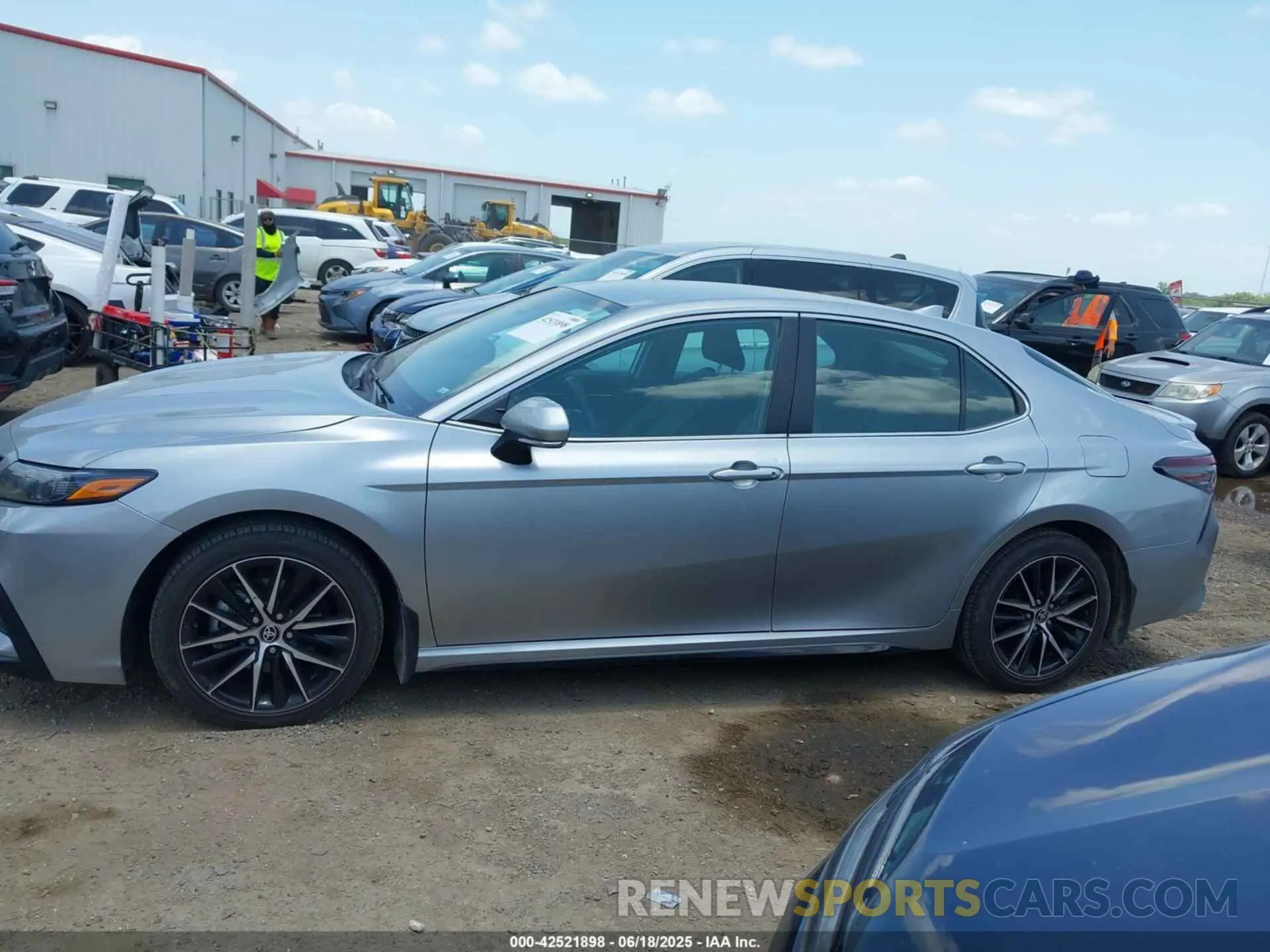 14 fotografías del automóvil dañado 4T1T11AK7RU851584 TOYOTA CAMRY 2024