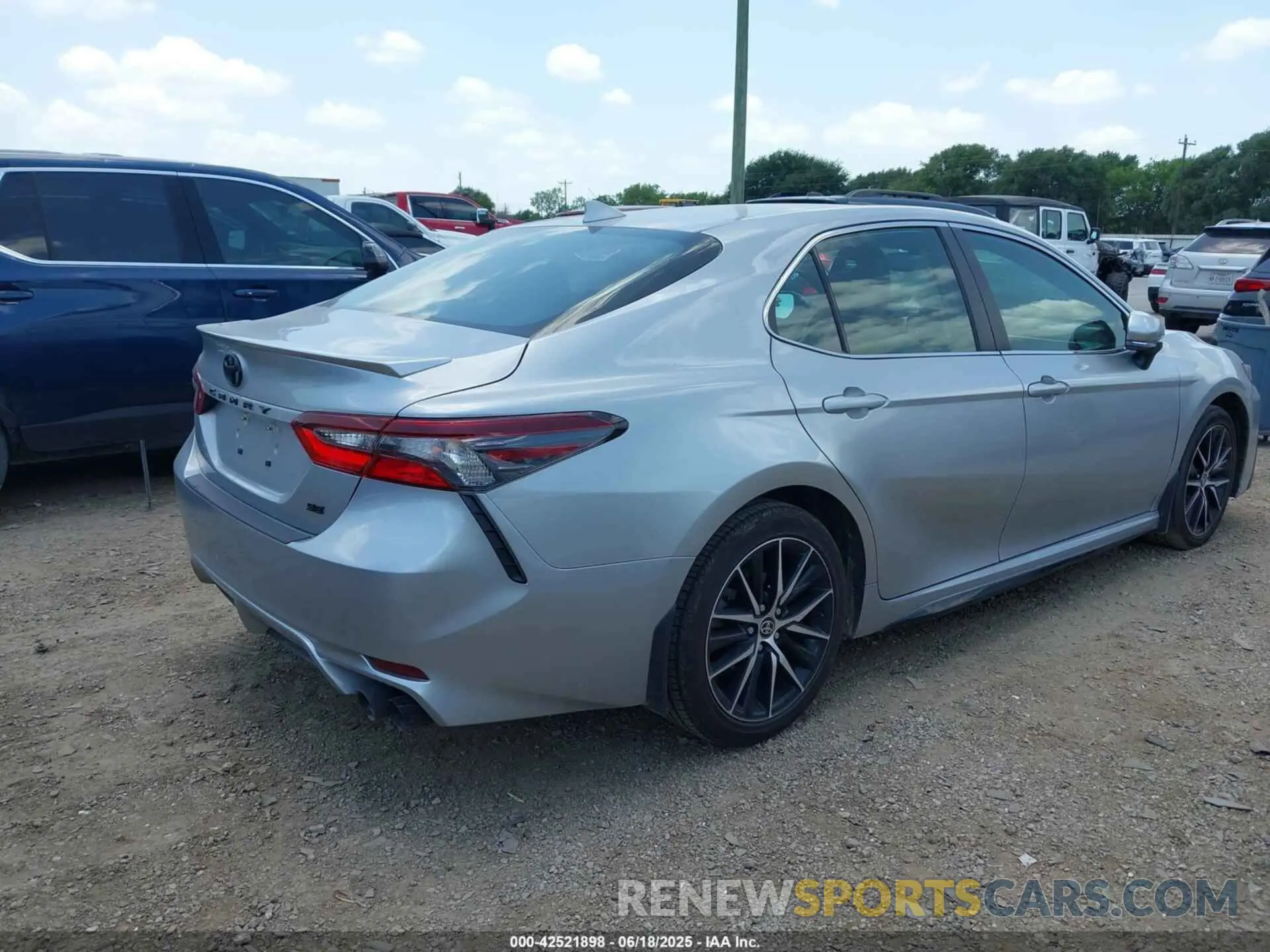 4 fotografías del automóvil dañado 4T1T11AK7RU851584 TOYOTA CAMRY 2024
