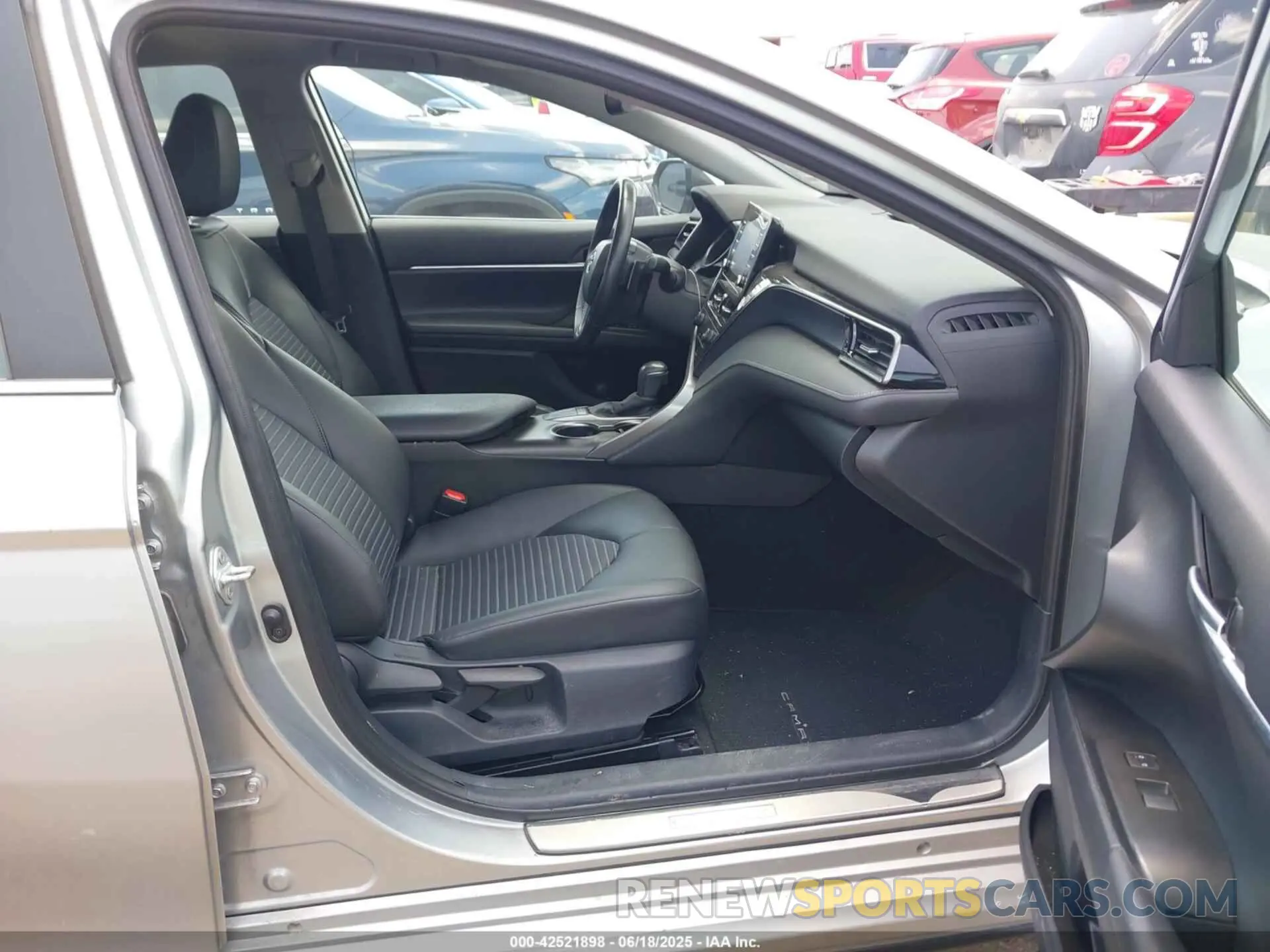 5 fotografías del automóvil dañado 4T1T11AK7RU851584 TOYOTA CAMRY 2024