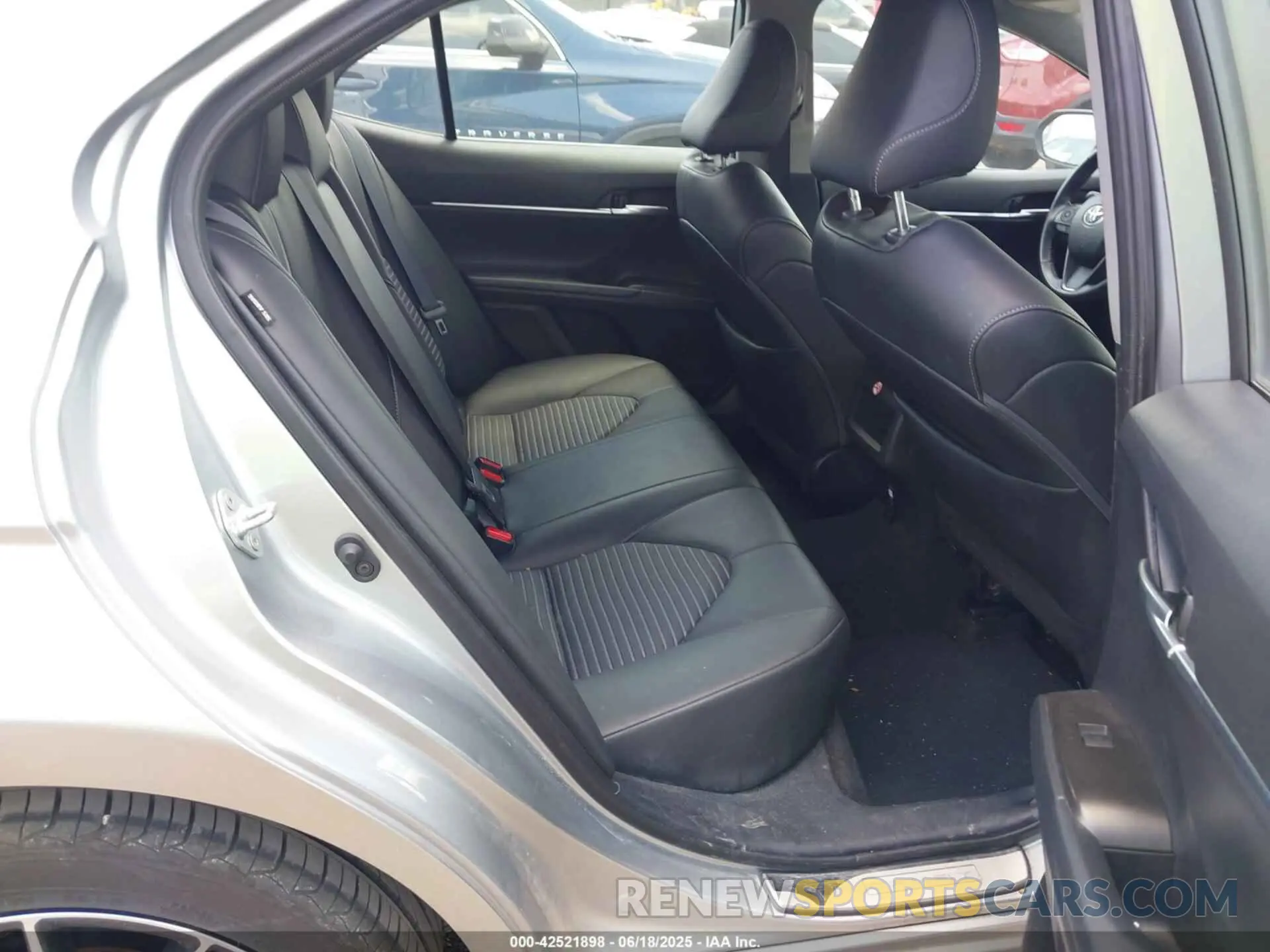 8 fotografías del automóvil dañado 4T1T11AK7RU851584 TOYOTA CAMRY 2024