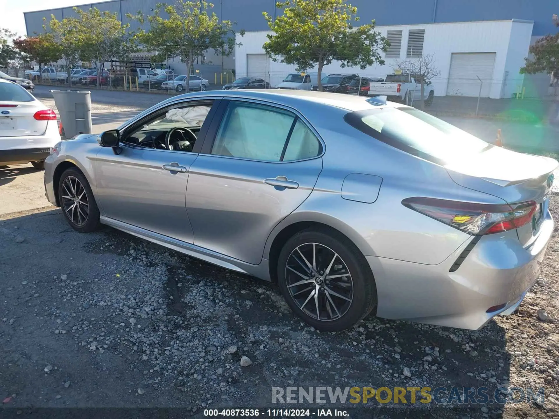 3 fotografías del automóvil dañado 4T1T11AK7RU864691 TOYOTA CAMRY 2024