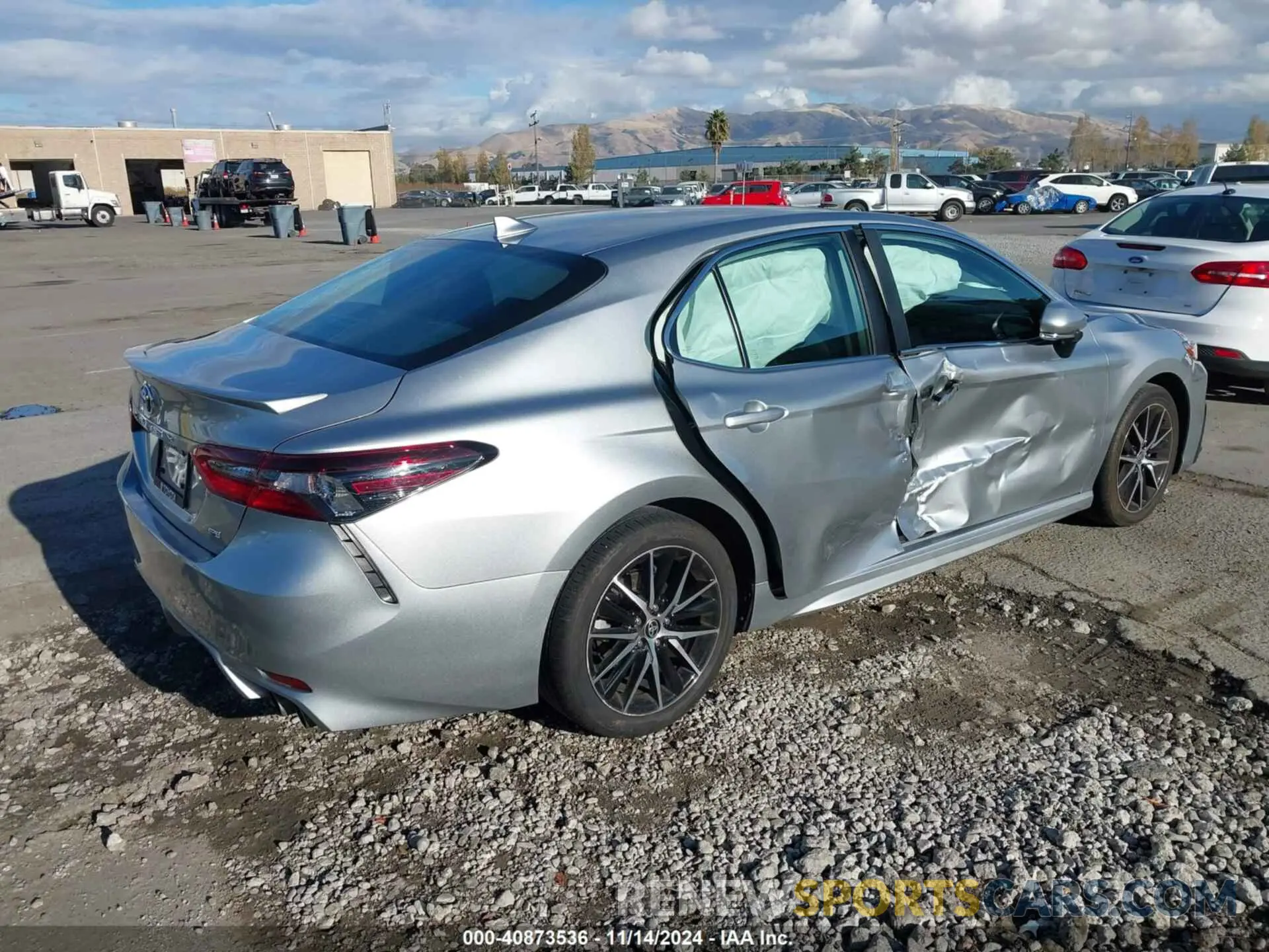 4 fotografías del automóvil dañado 4T1T11AK7RU864691 TOYOTA CAMRY 2024