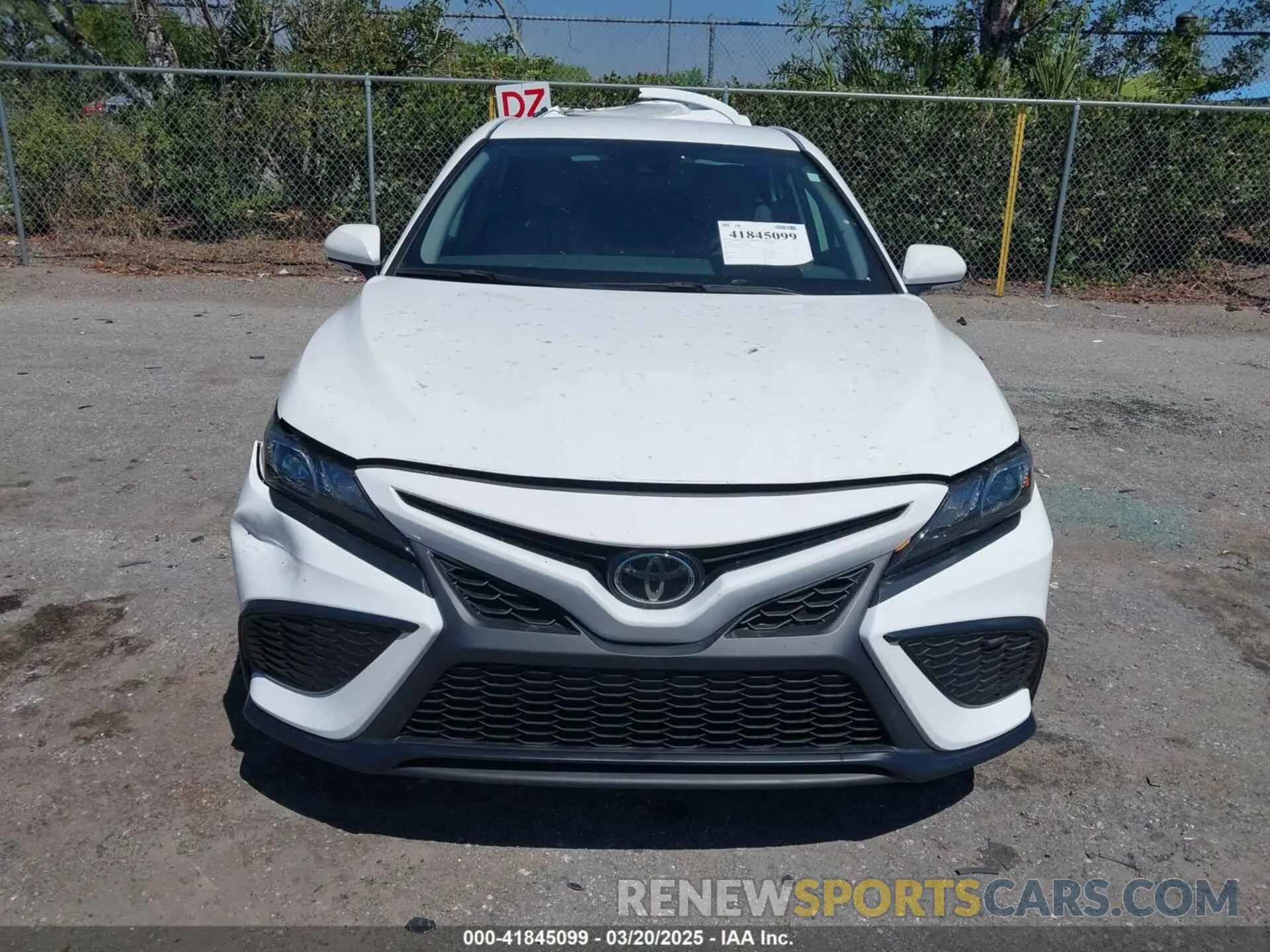 12 fotografías del automóvil dañado 4T1T11AK7RU865680 TOYOTA CAMRY 2024
