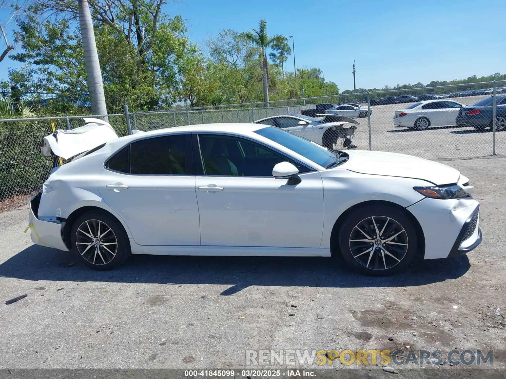 13 fotografías del automóvil dañado 4T1T11AK7RU865680 TOYOTA CAMRY 2024
