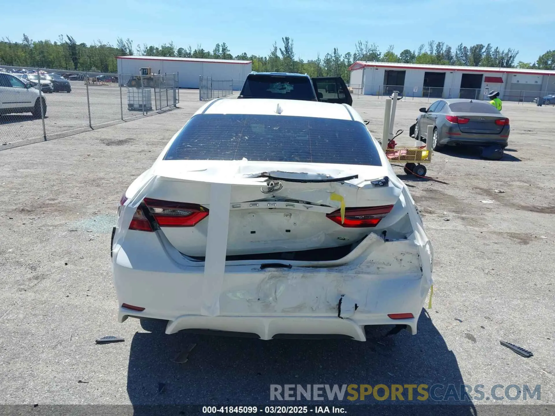 16 fotografías del automóvil dañado 4T1T11AK7RU865680 TOYOTA CAMRY 2024