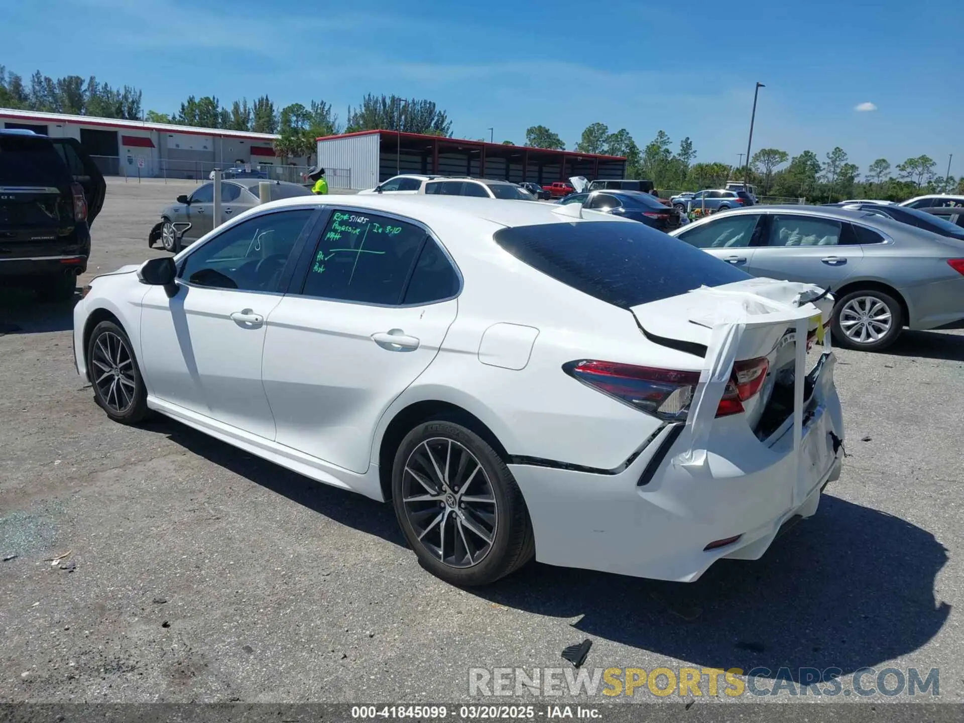 3 fotografías del automóvil dañado 4T1T11AK7RU865680 TOYOTA CAMRY 2024