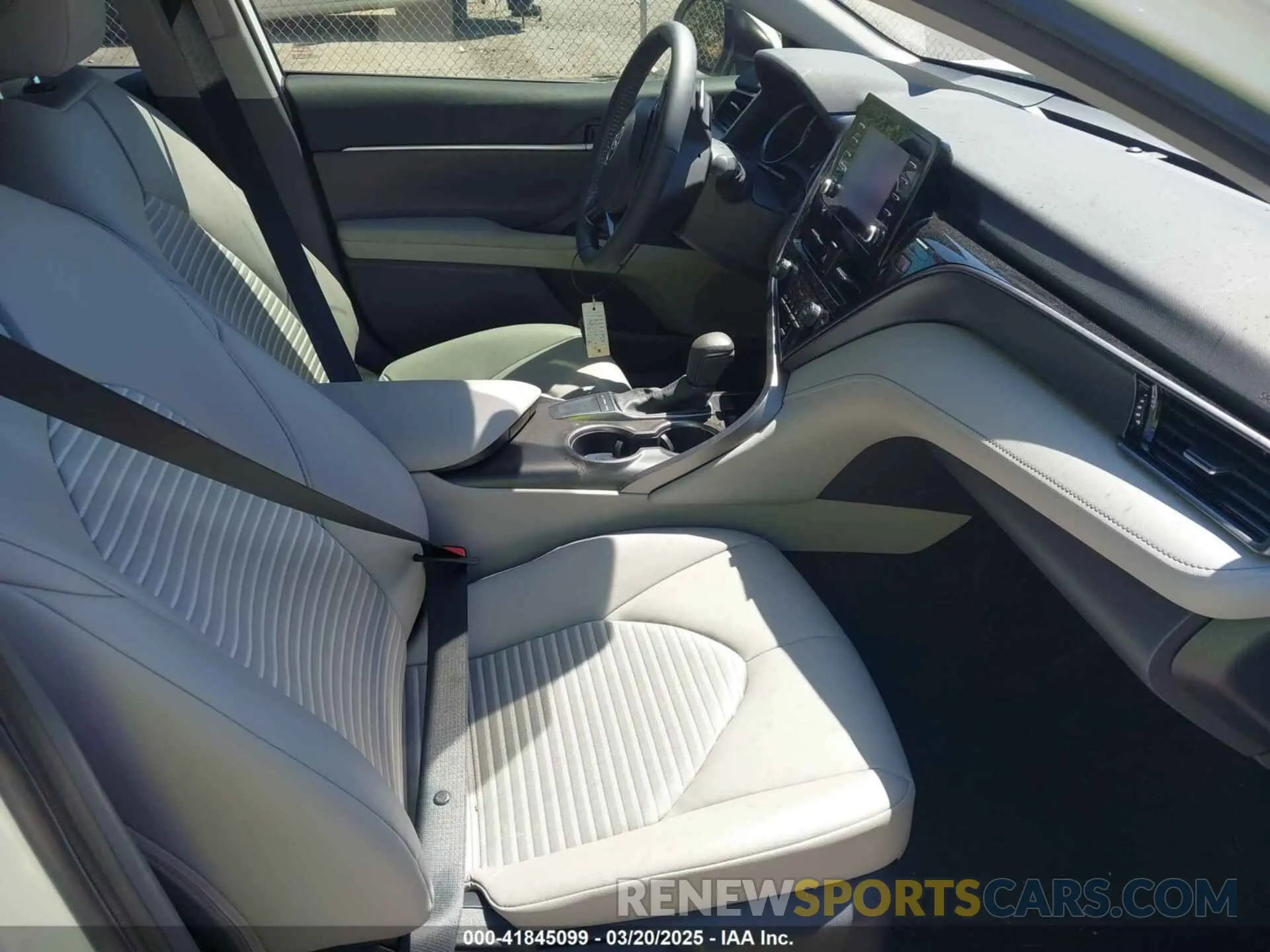 5 fotografías del automóvil dañado 4T1T11AK7RU865680 TOYOTA CAMRY 2024
