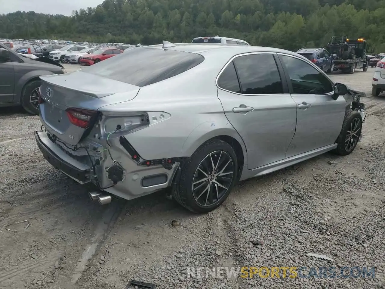 3 fotografías del automóvil dañado 4T1T11AK7RU920550 TOYOTA CAMRY 2024