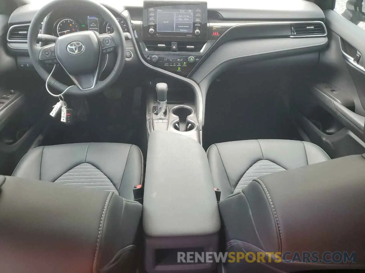 8 fotografías del automóvil dañado 4T1T11AK7RU920550 TOYOTA CAMRY 2024
