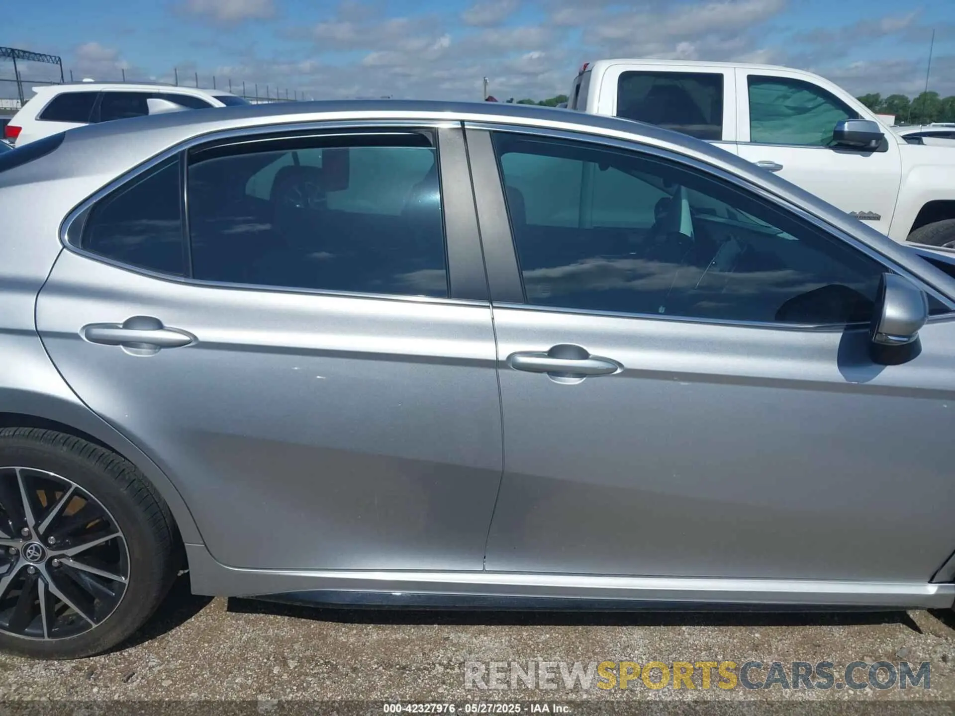 13 fotografías del automóvil dañado 4T1T11AK8RU896677 TOYOTA CAMRY 2024