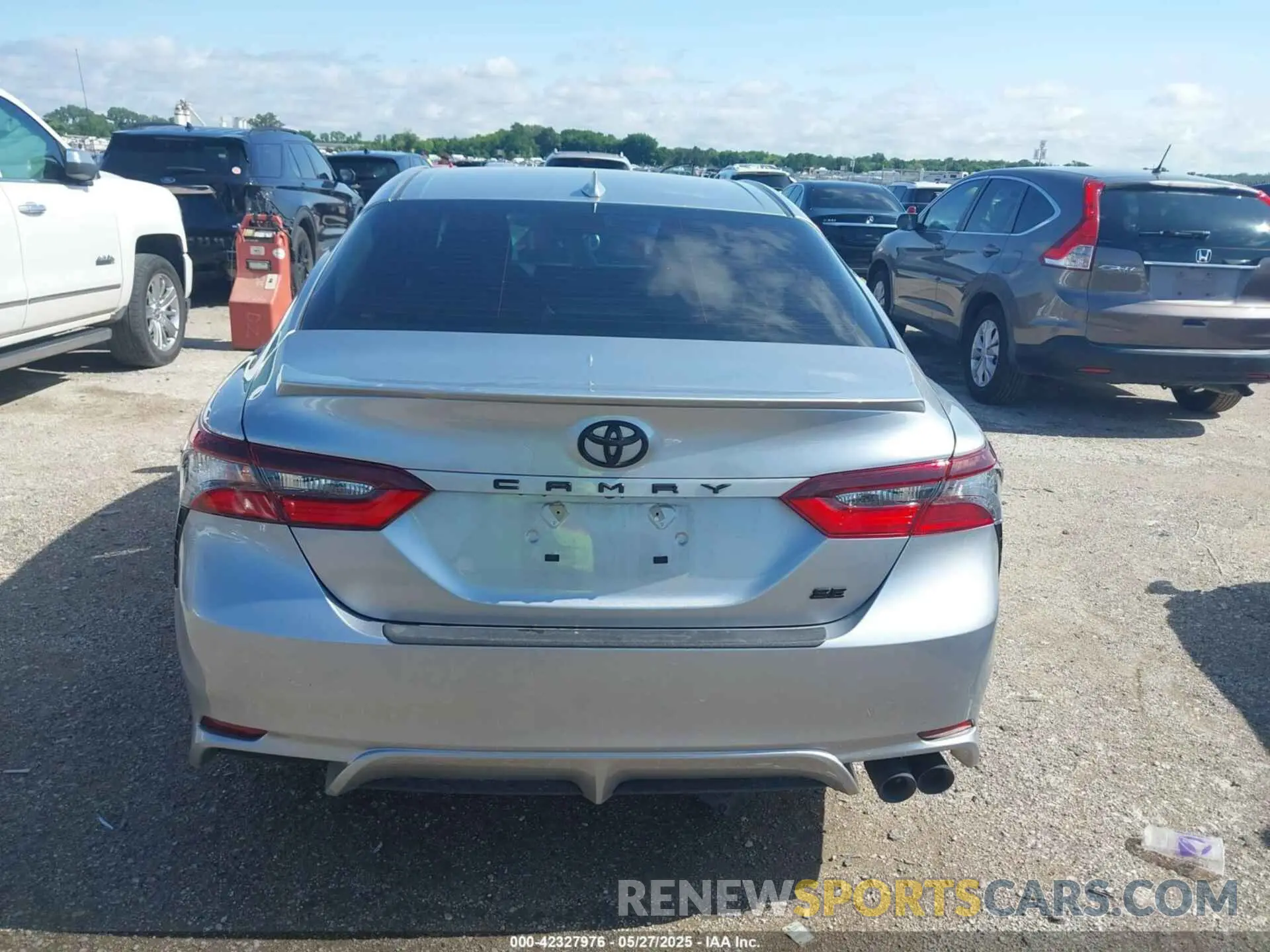 16 fotografías del automóvil dañado 4T1T11AK8RU896677 TOYOTA CAMRY 2024