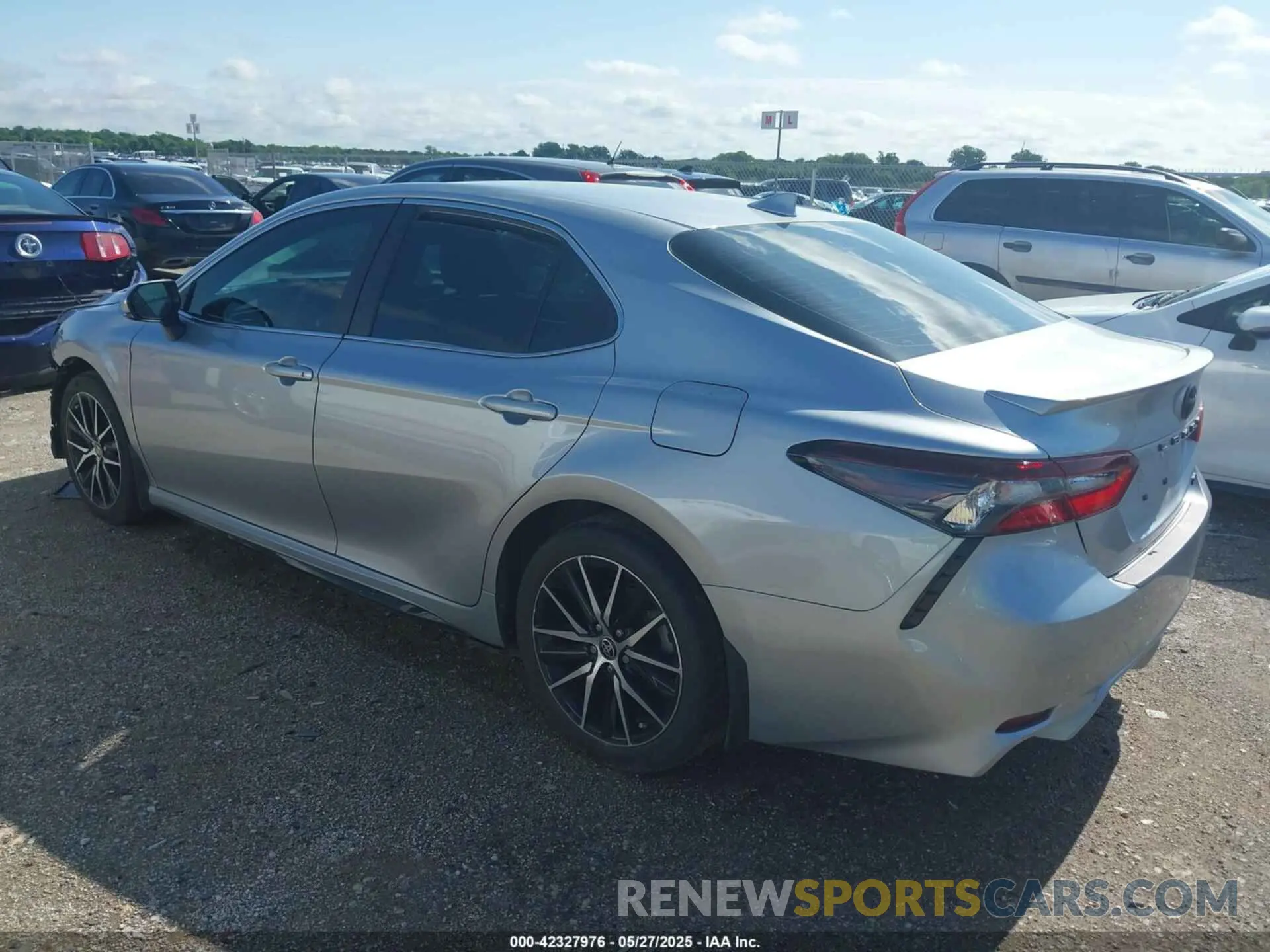 3 fotografías del automóvil dañado 4T1T11AK8RU896677 TOYOTA CAMRY 2024