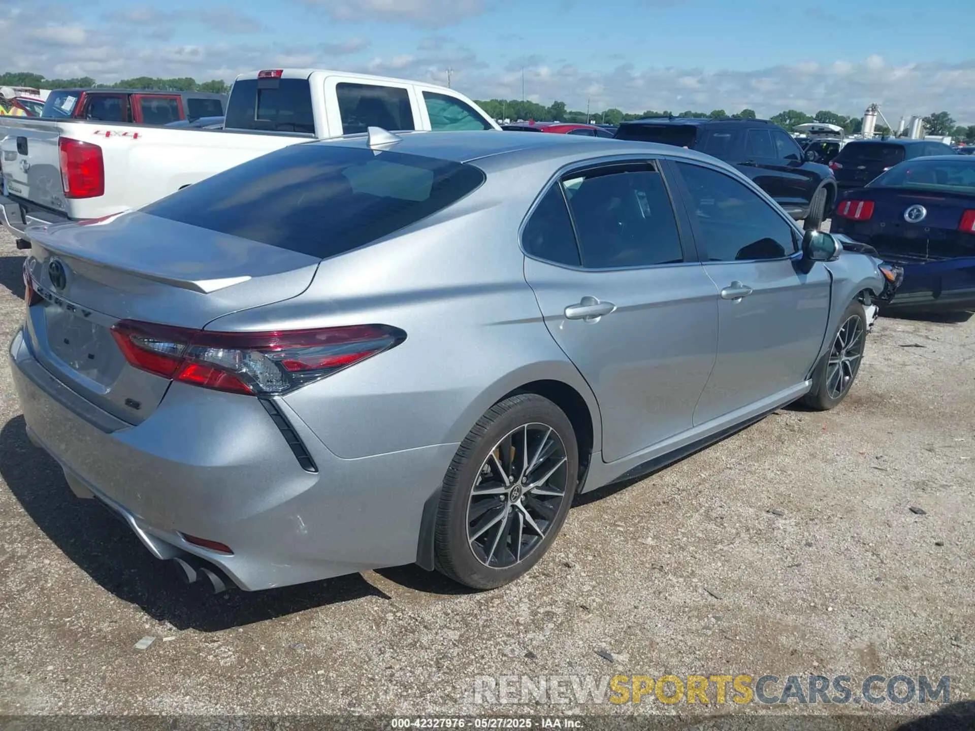 4 fotografías del automóvil dañado 4T1T11AK8RU896677 TOYOTA CAMRY 2024