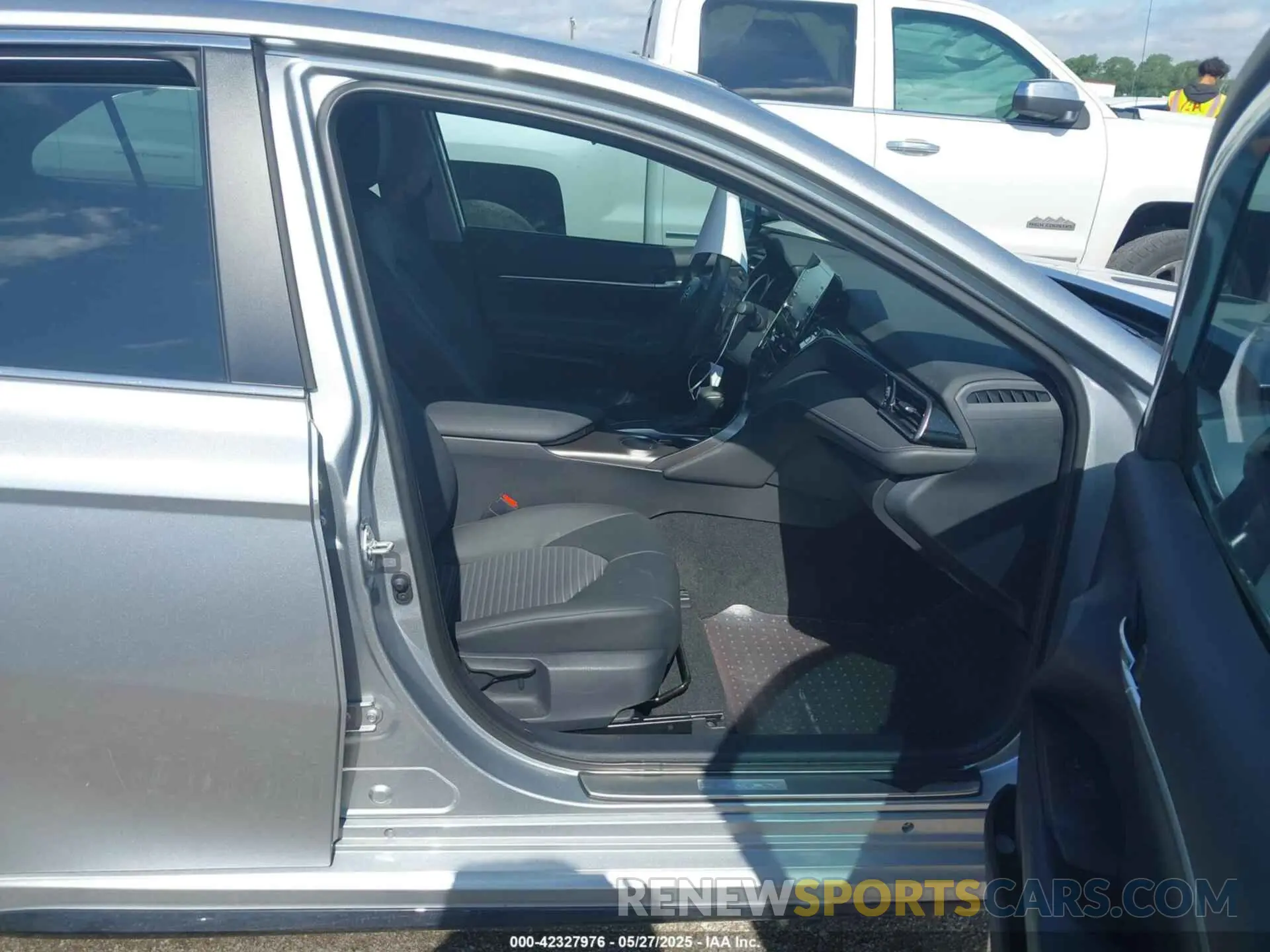 5 fotografías del automóvil dañado 4T1T11AK8RU896677 TOYOTA CAMRY 2024