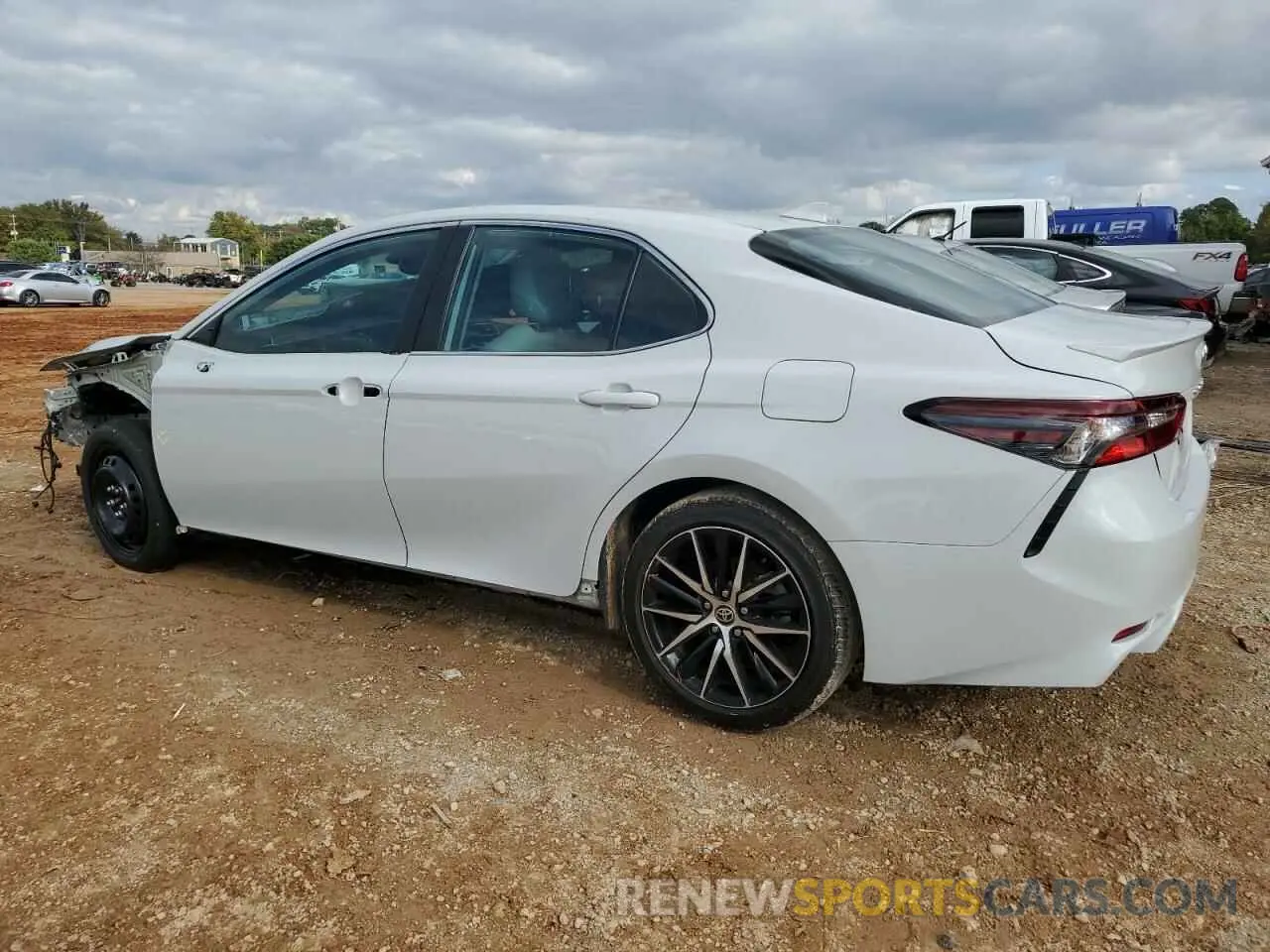 2 fotografías del automóvil dañado 4T1T11AK9RU199471 TOYOTA CAMRY 2024