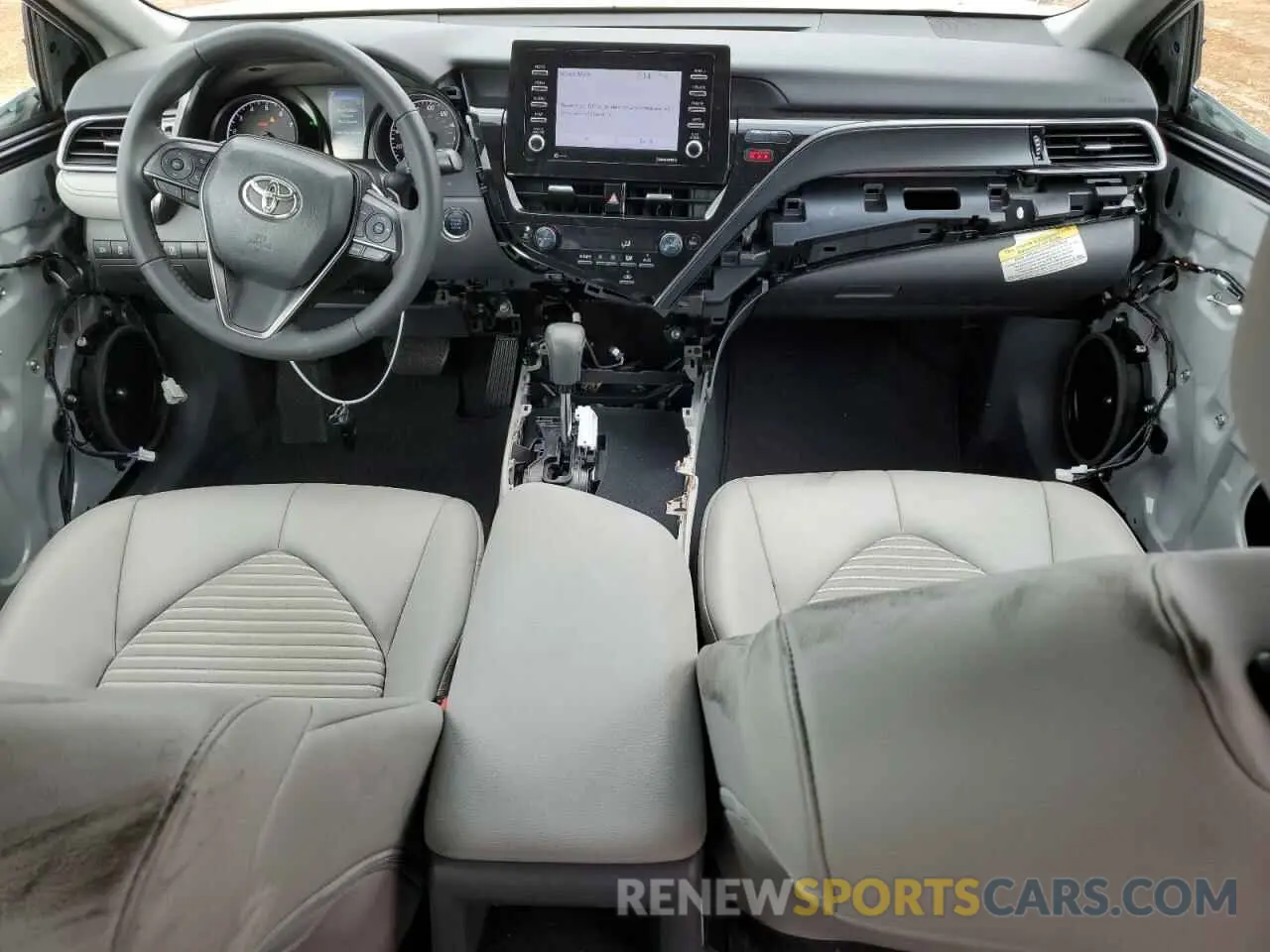 8 fotografías del automóvil dañado 4T1T11AK9RU199471 TOYOTA CAMRY 2024