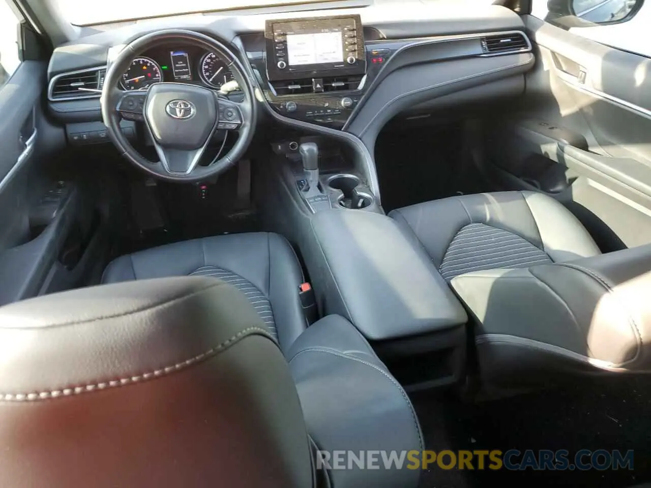 8 fotografías del automóvil dañado 4T1T11AK9RU844443 TOYOTA CAMRY 2024